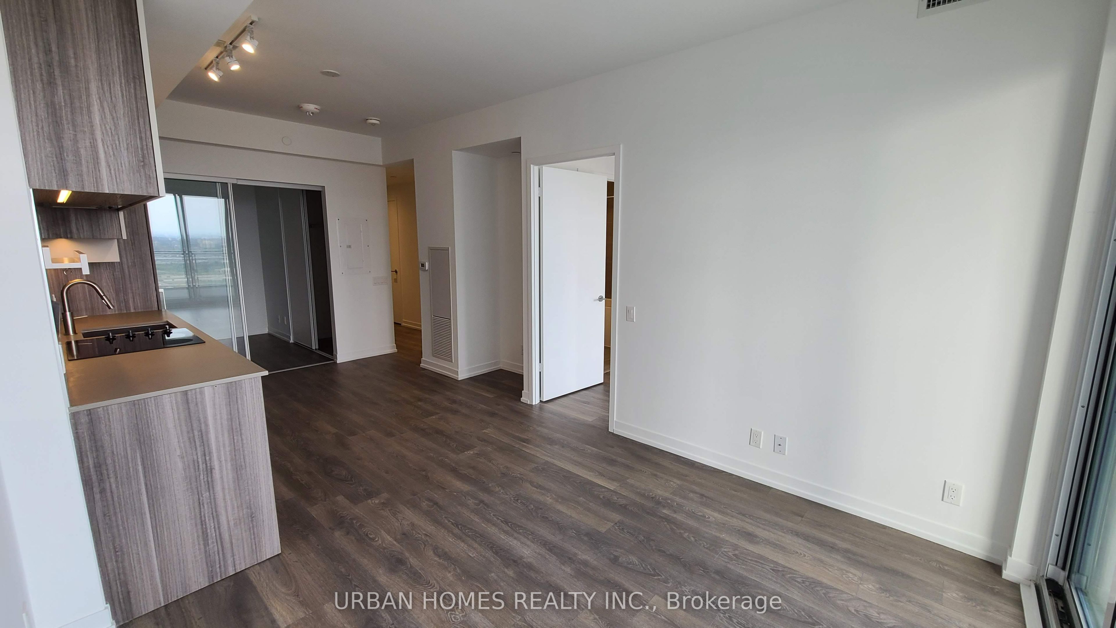 898 Portage Parkway 4008, Vaughan, ON L4K 0J6 photo 5