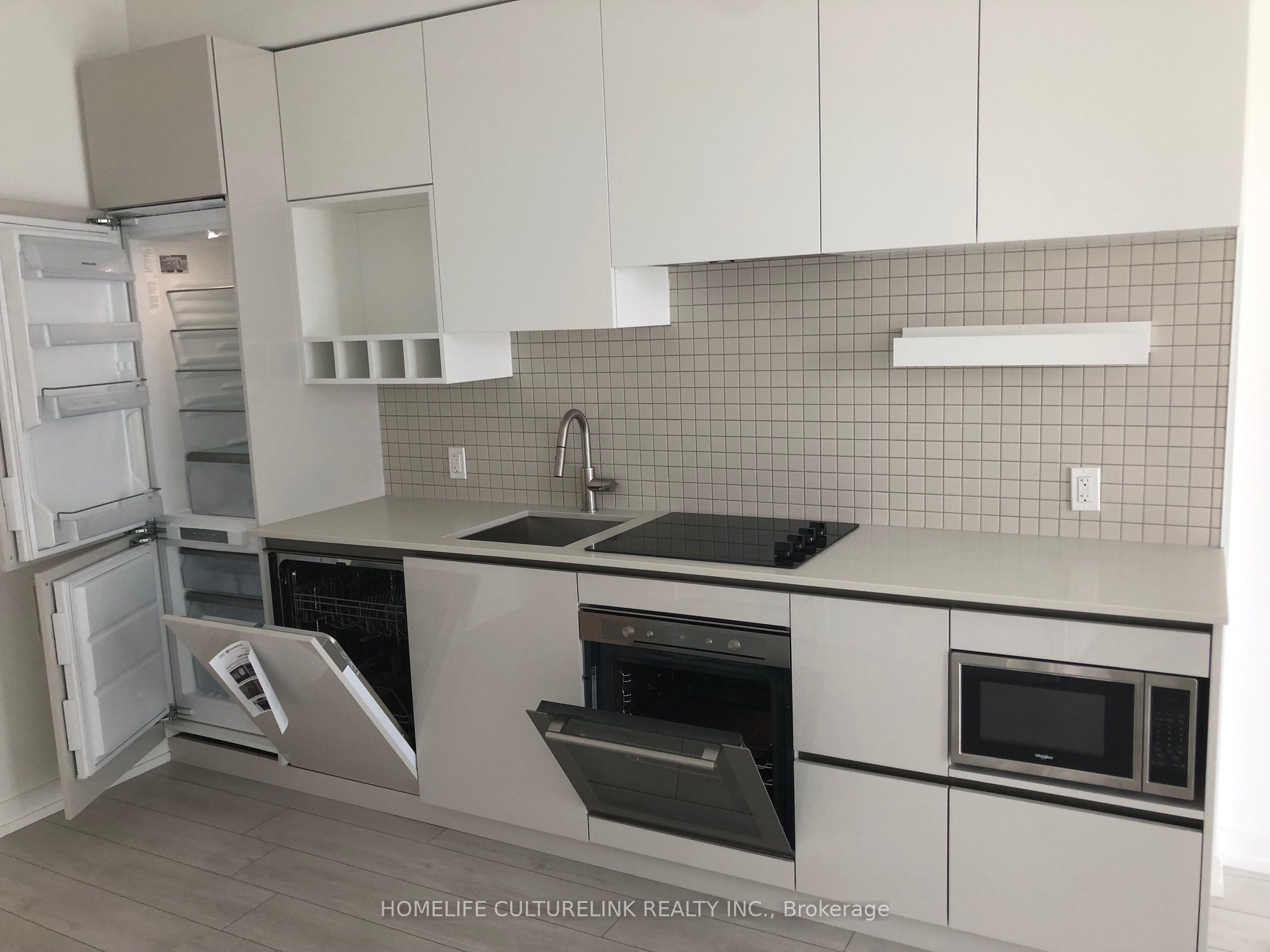 950 Portage Parkway 4611, Vaughan, ON L4K 0J7 photo 4