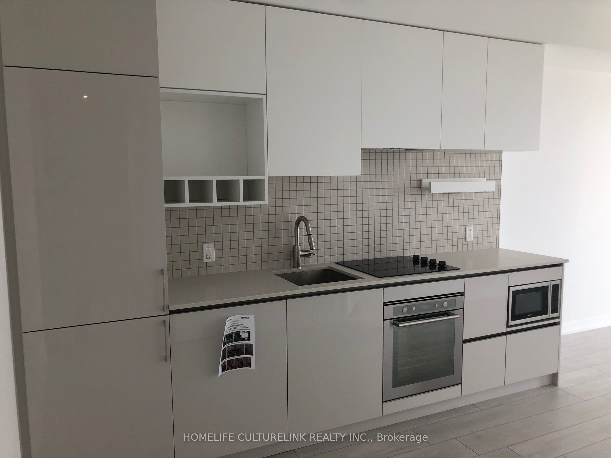 950 Portage Parkway 4611, Vaughan, ON L4K 0J7 photo 5