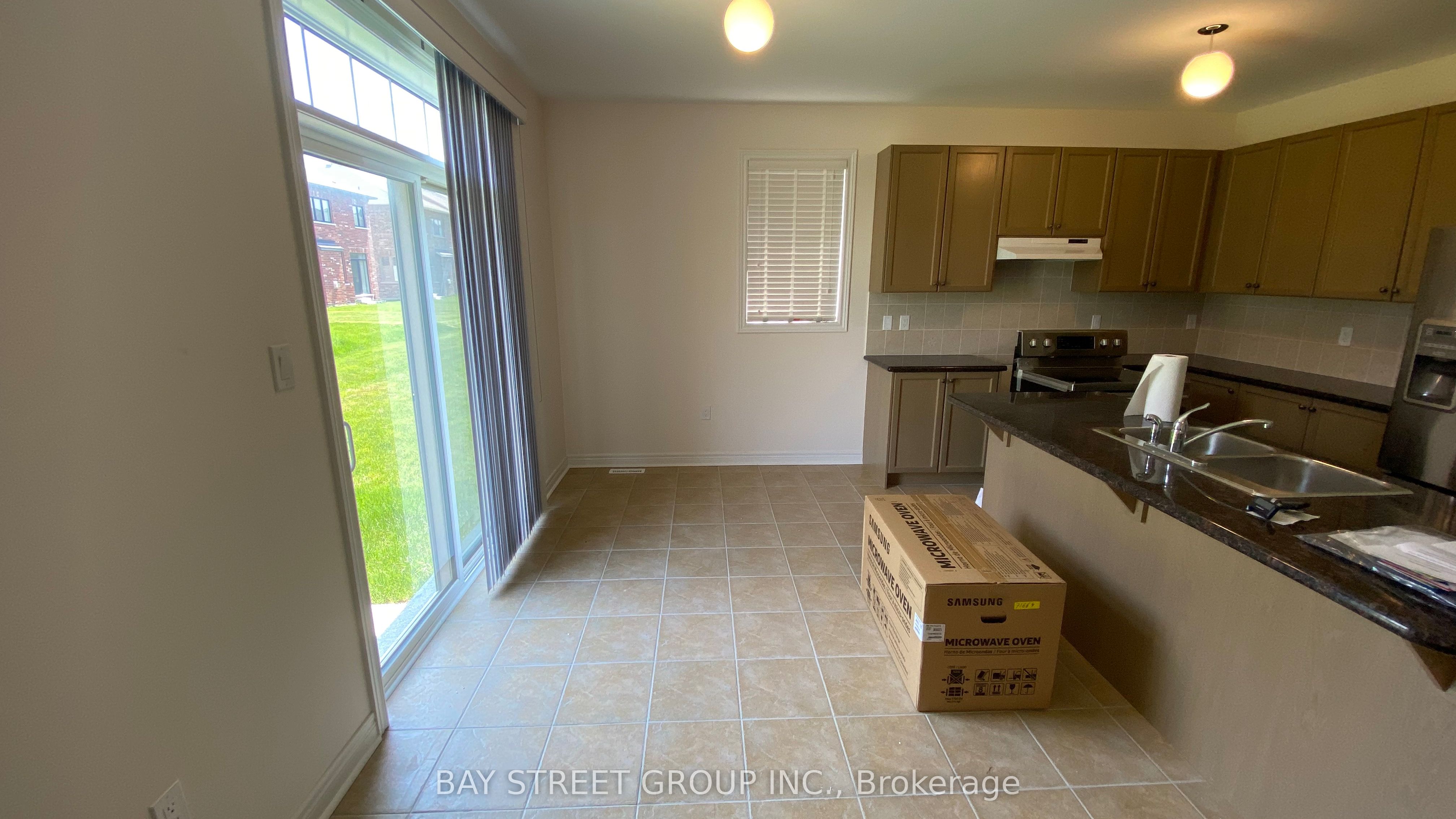 35 Brownsberger Road, Whitchurch-Stouffville, ON L4A 0W5 photo 3