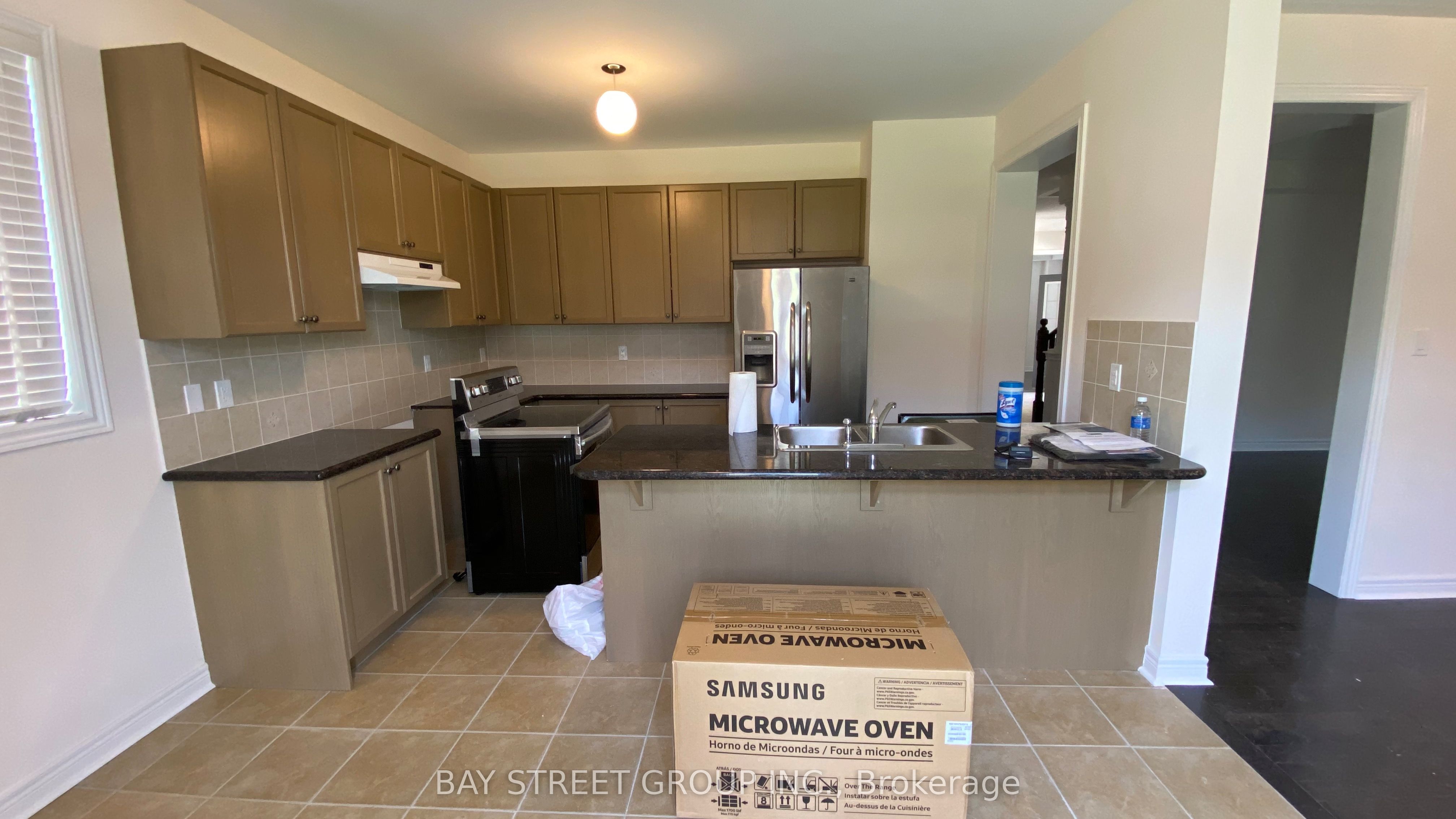 35 Brownsberger Road, Whitchurch-Stouffville, ON L4A 0W5 photo 4