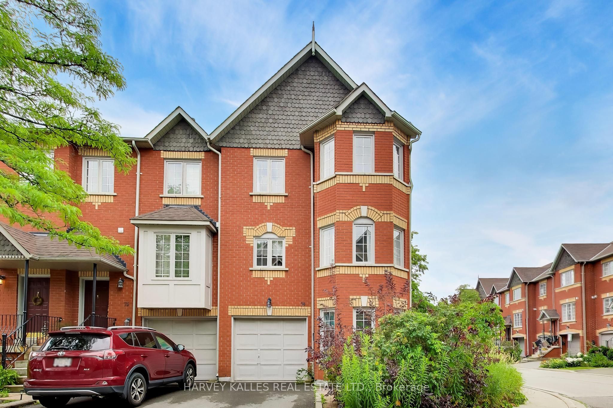 95 Weldrick Road 74, Richmond Hill, ON L4C 0H6