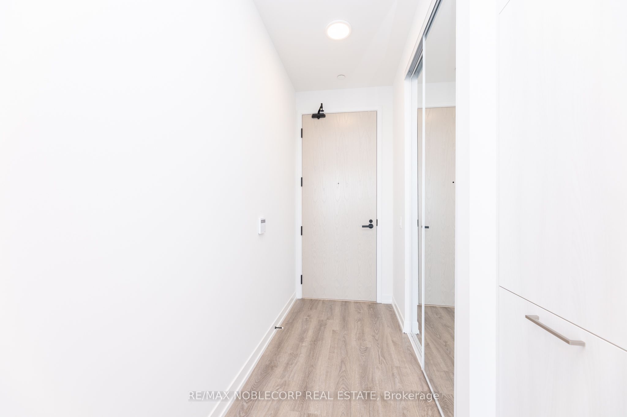 195 Commerce Street 5317, Vaughan, ON L4K 0P9 photo 3