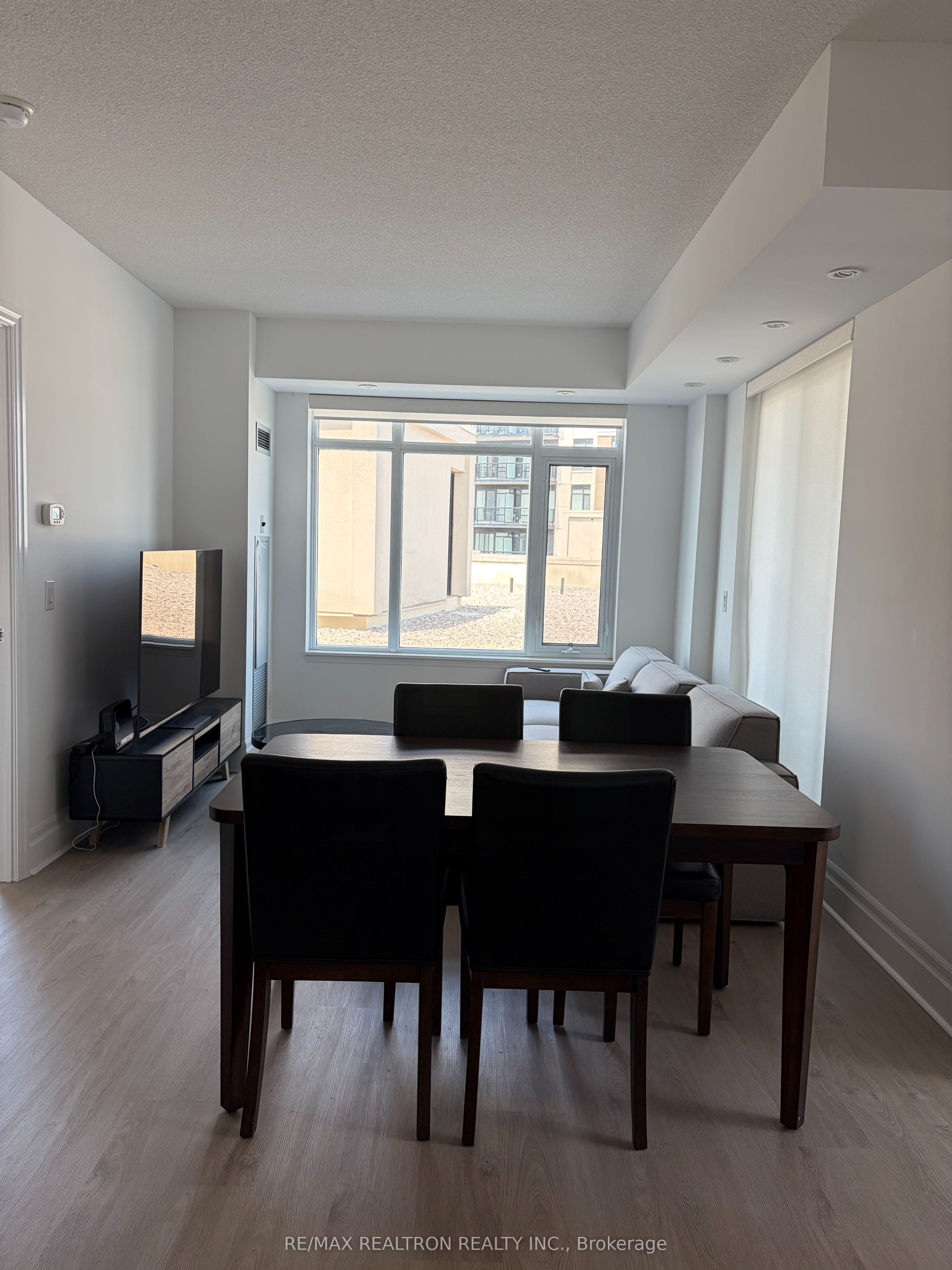 131 Upper Duke Crescent E 702, Markham, ON L6G 0C9 photo 3