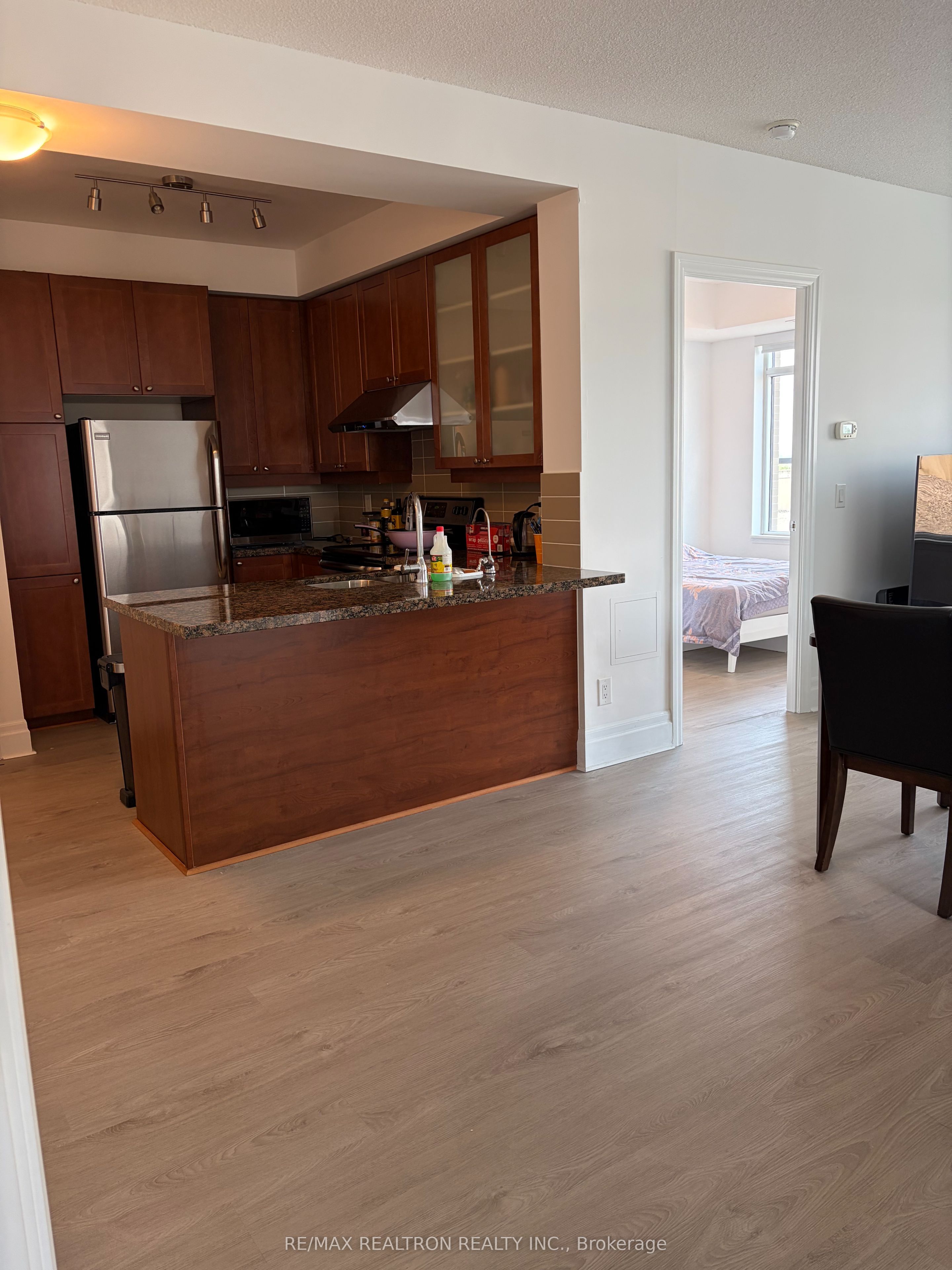 131 Upper Duke Crescent E 702, Markham, ON L6G 0C9 photo 5