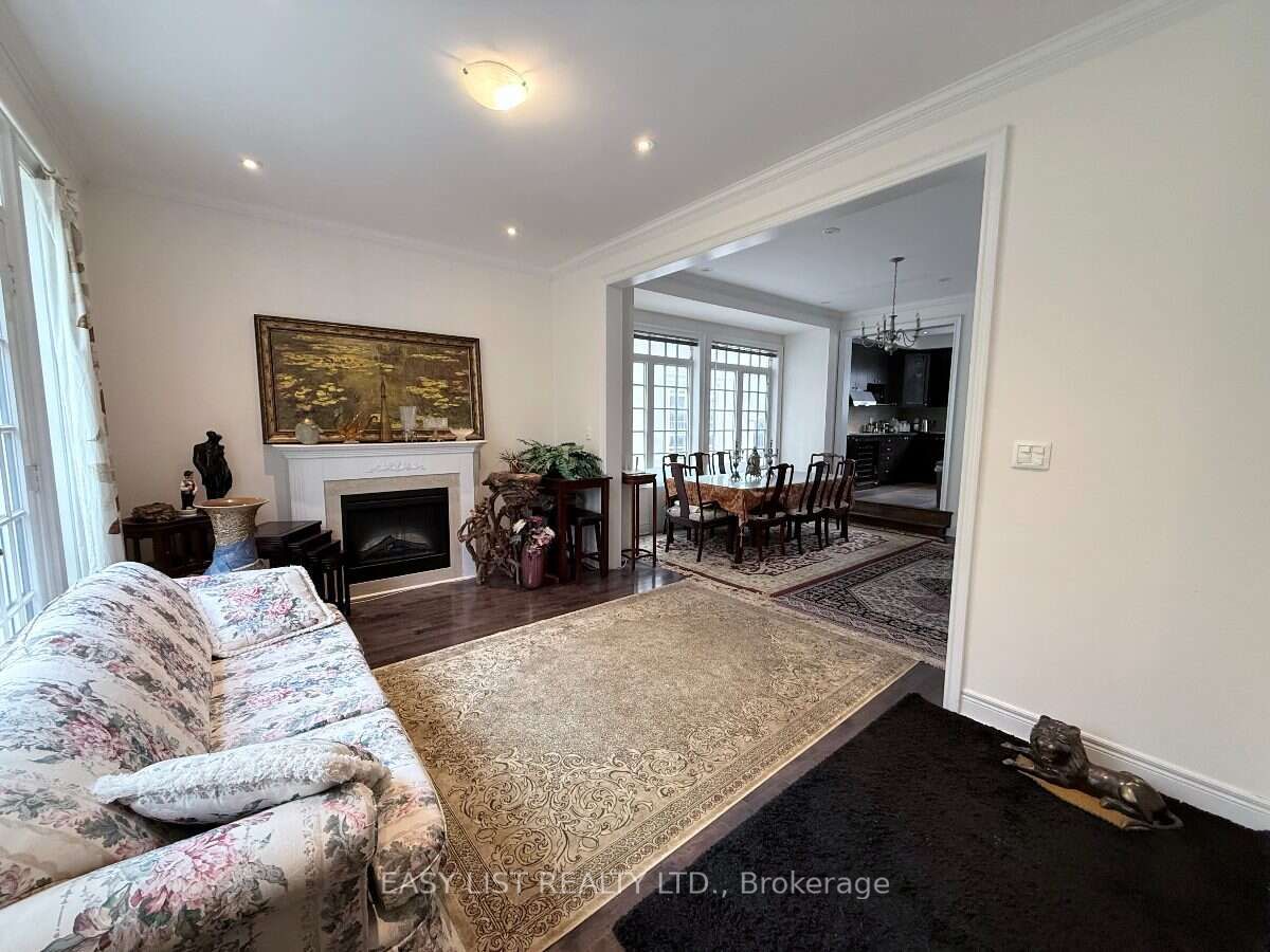 28 Upper Duke Crescent, Markham, ON L6G 0C3 photo 4
