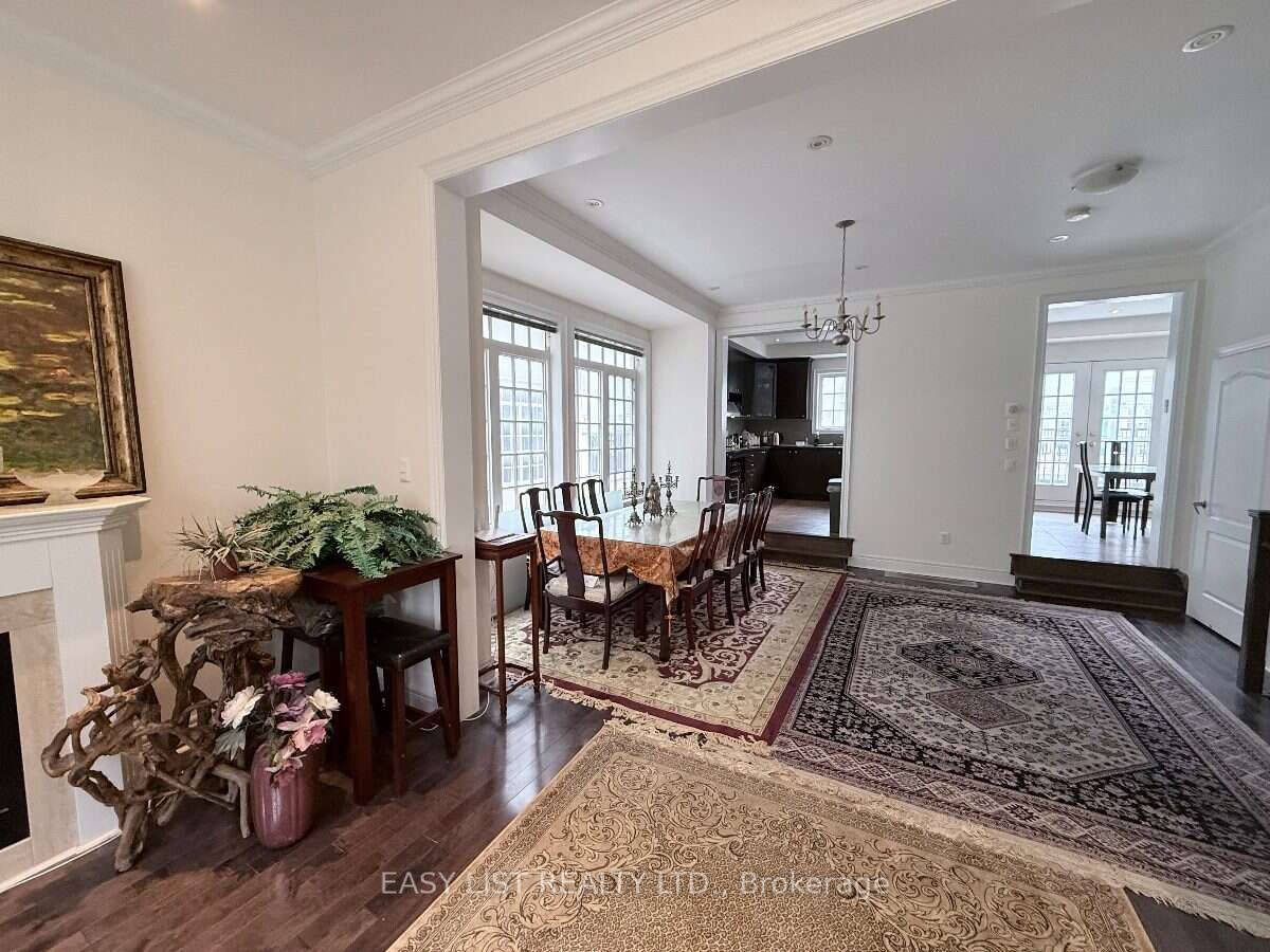28 Upper Duke Crescent, Markham, ON L6G 0C3 photo 5