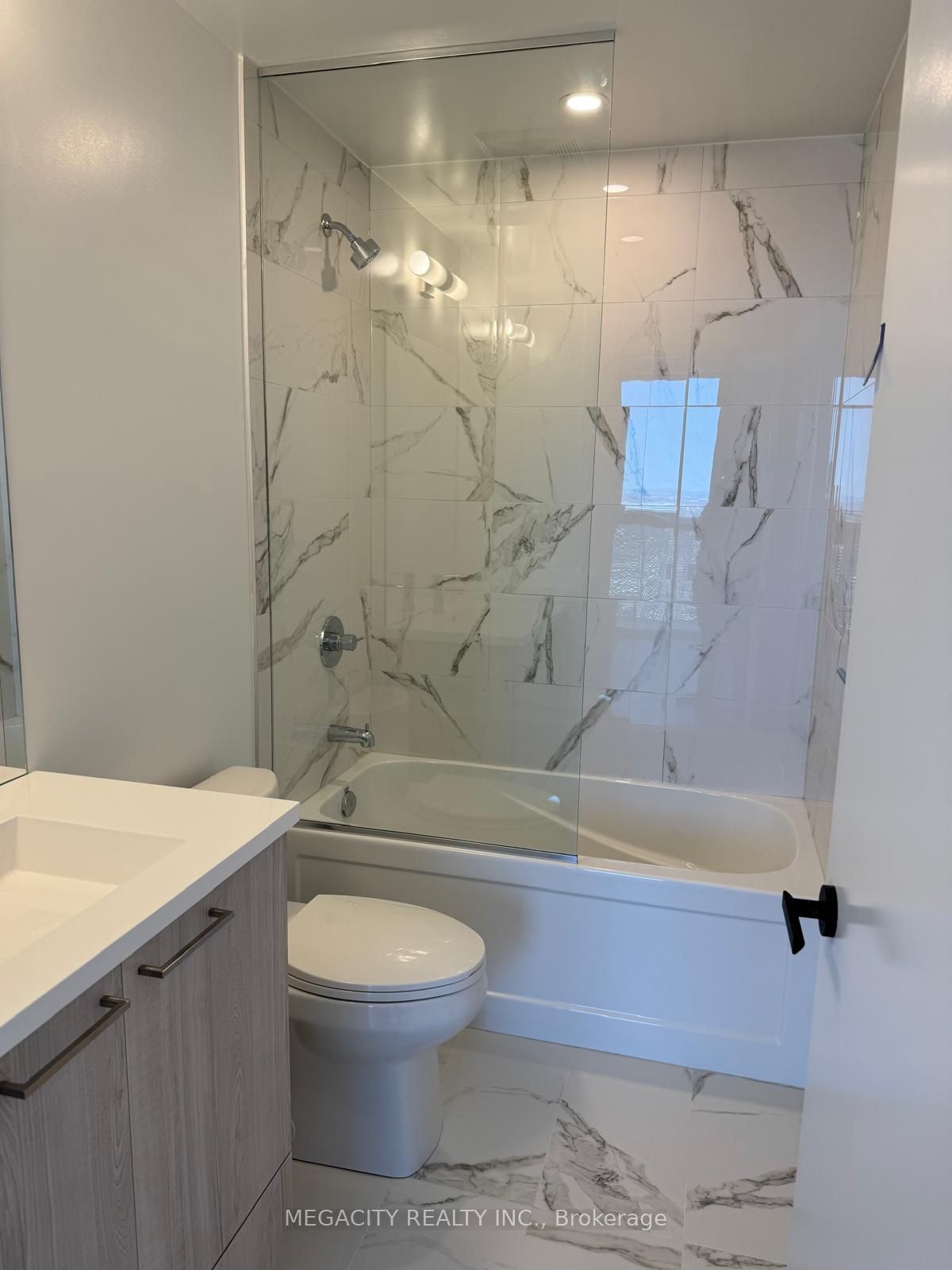 225 commerce st Street S 6108, Vaughan, ON L4K 0R1 photo 4