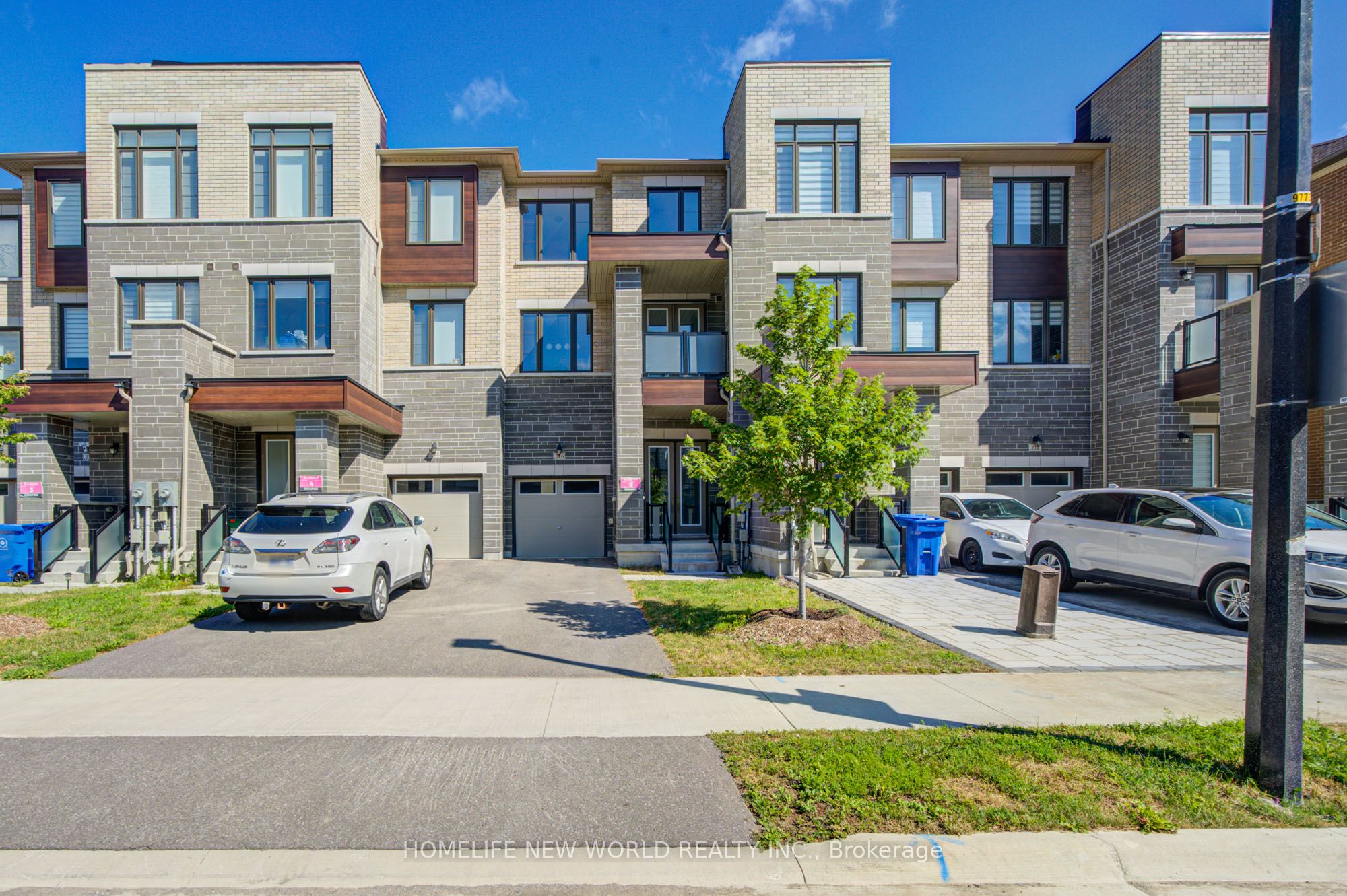 216 Vermont Avenue, Newmarket, ON L3X 2Y8