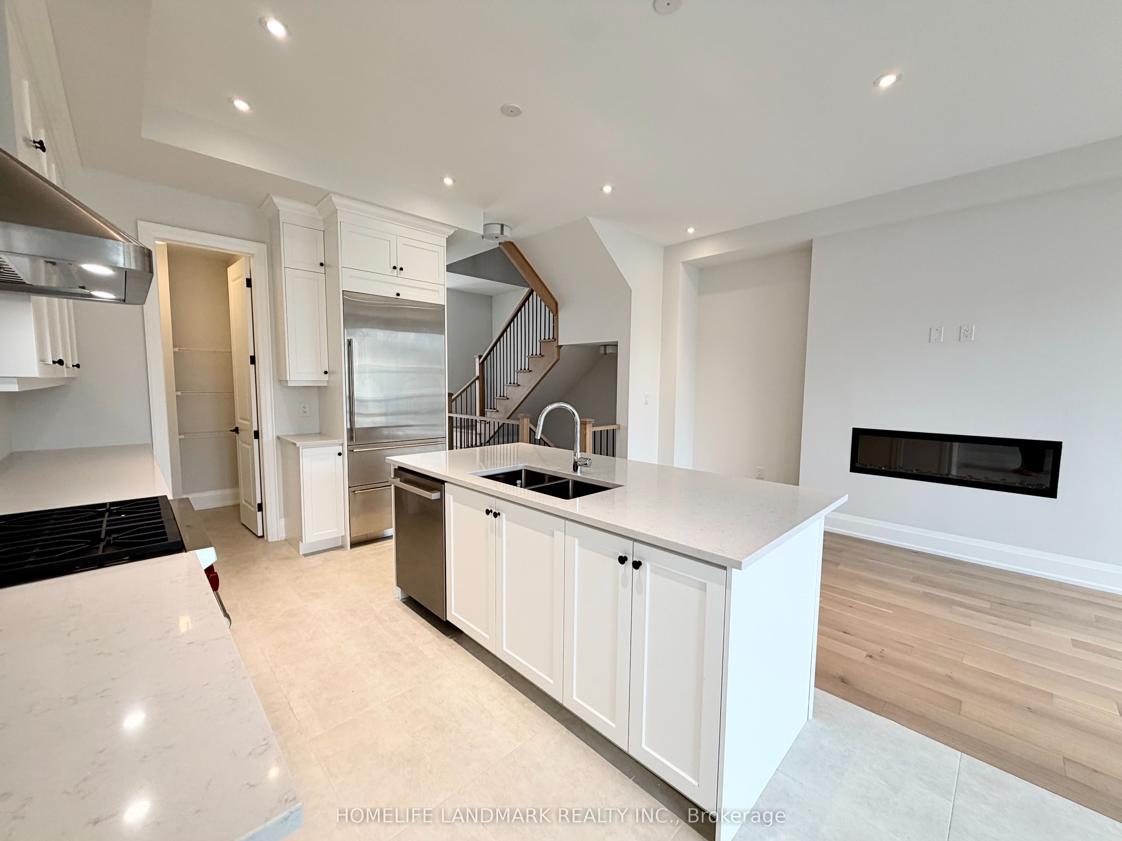 433 York Downs Boulevard, Markham, ON L6C 3R3 photo 2