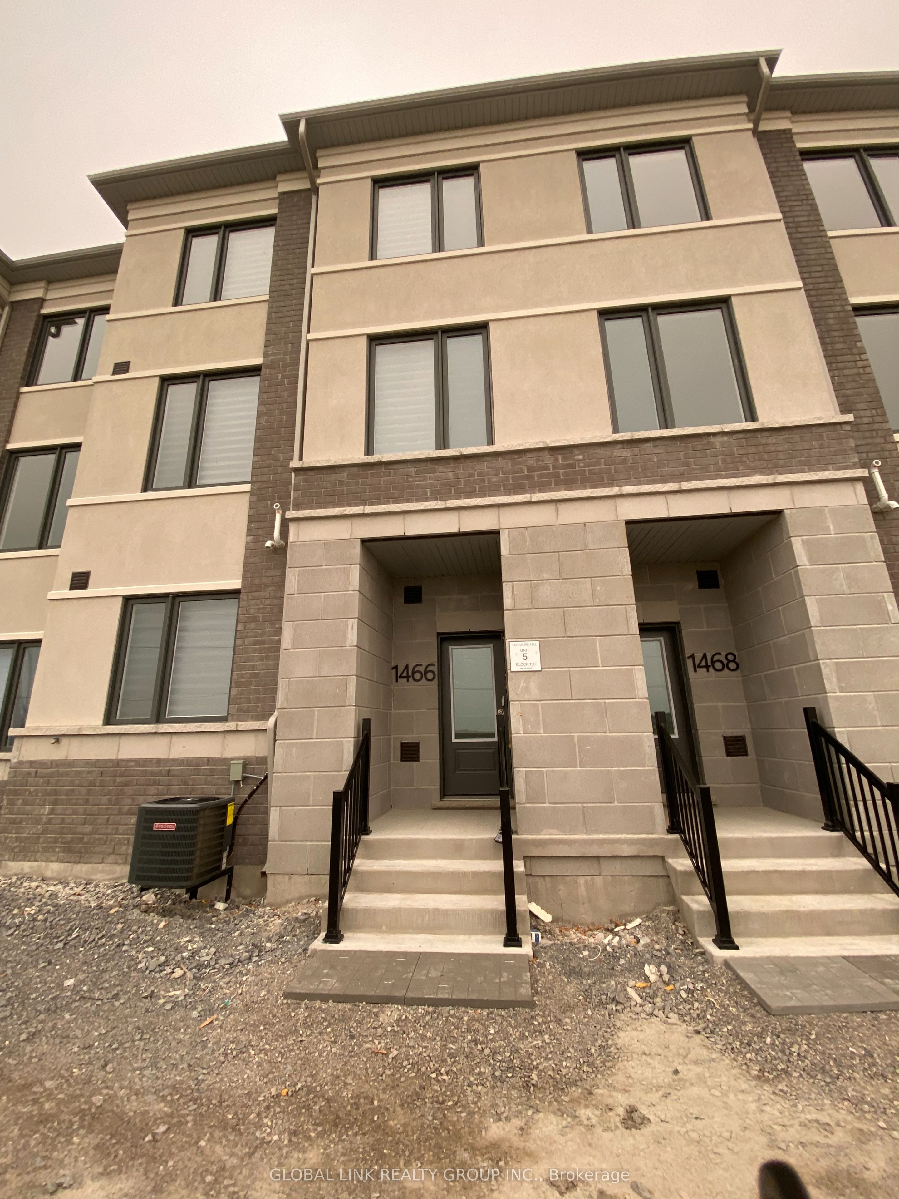 1466 19th Avenue S, Richmond Hill, ON L4E 3R4 photo 2