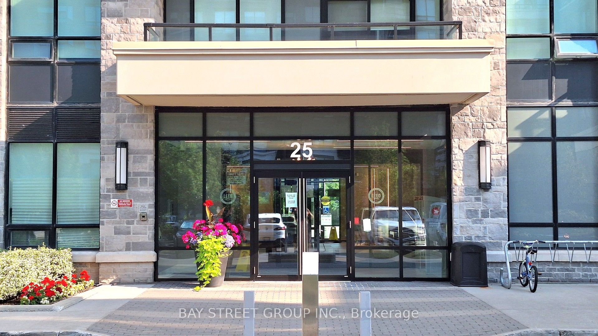 25 Water Walk Drive 517, Markham, ON L6G 0G3 photo 2