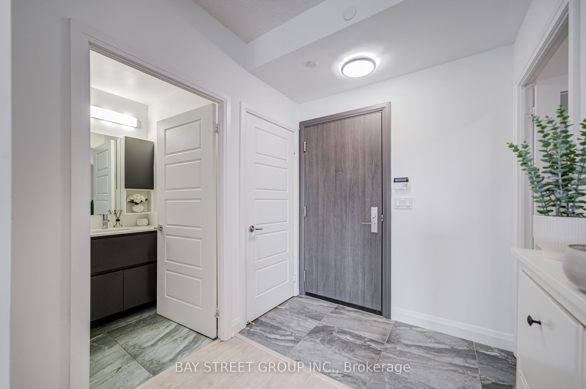 25 Water Walk Drive 517, Markham, ON L6G 0G3 photo 5