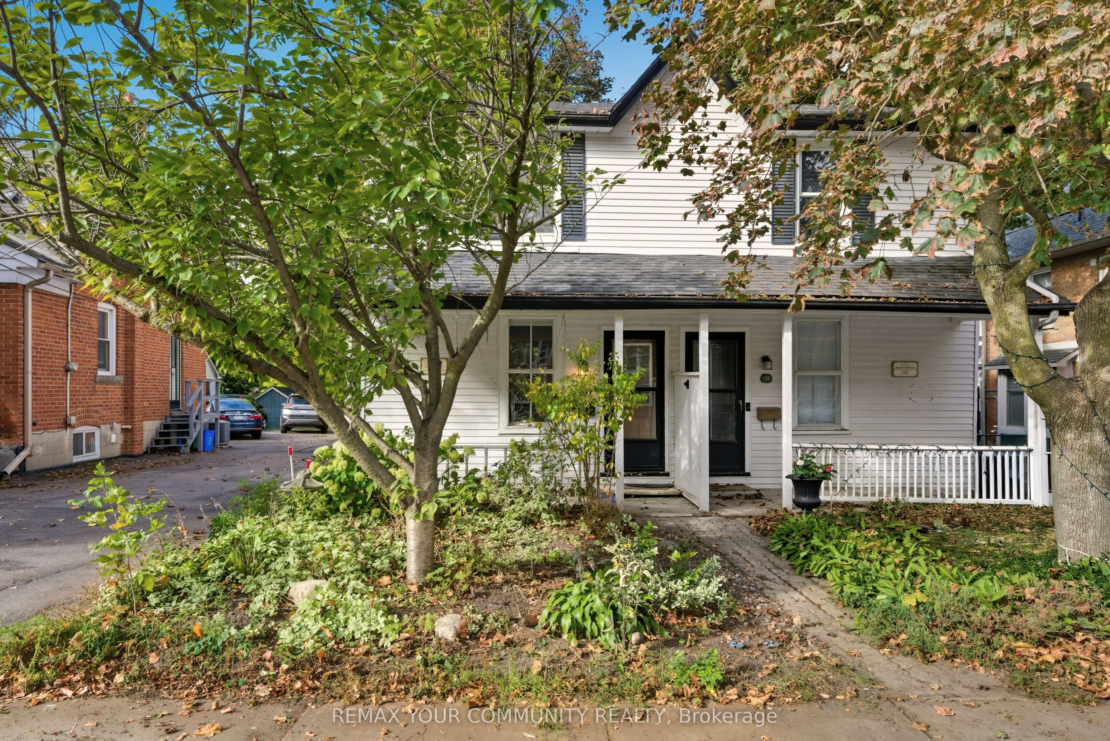 30 Elizabeth Street S, Richmond Hill, ON L4C 3V4 photo 2