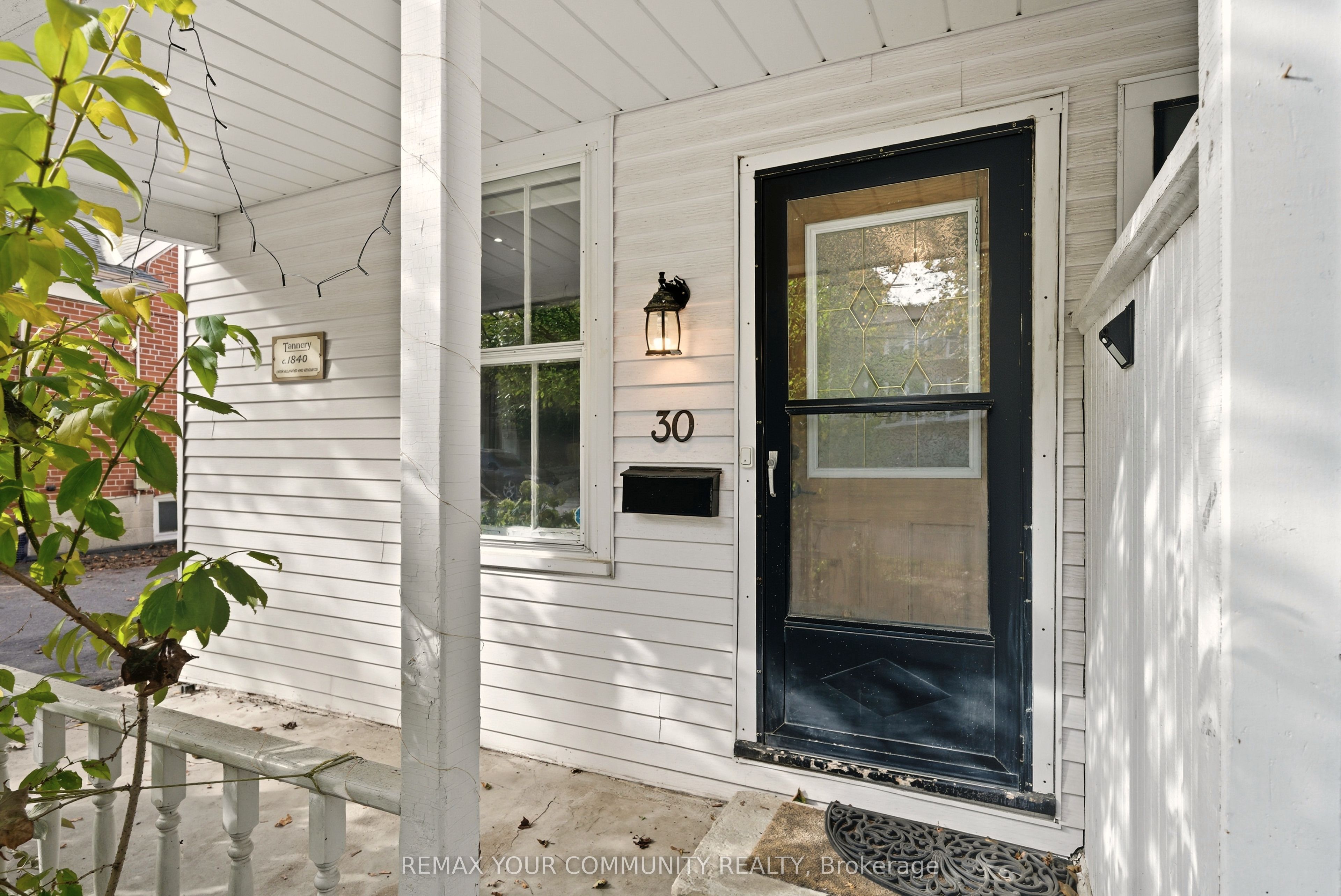 30 Elizabeth Street S, Richmond Hill, ON L4C 3V4 photo 3