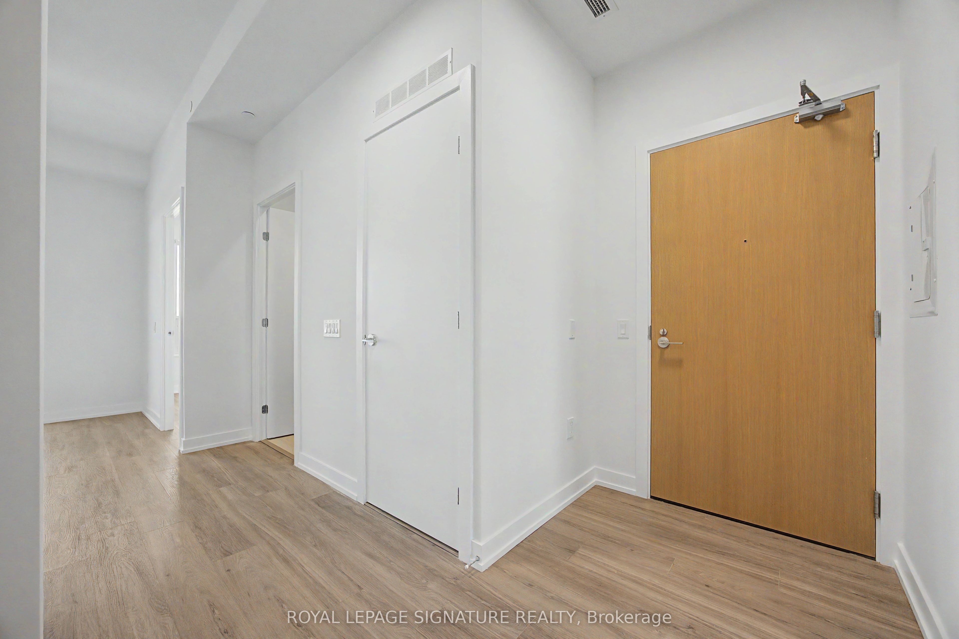 21 Meadowvale Road 301, Vaughan, ON L4K 0H6 photo 2