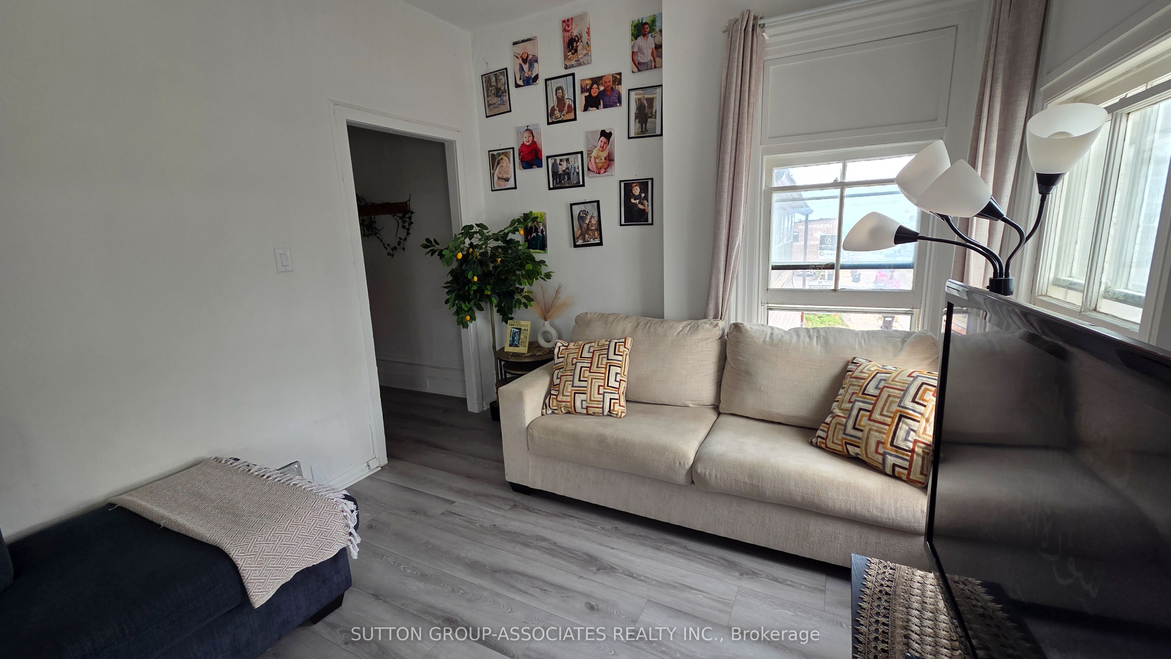 65 Holland Street W 3, Bradford West Gwillimbury, ON L9S 0C1 photo 2