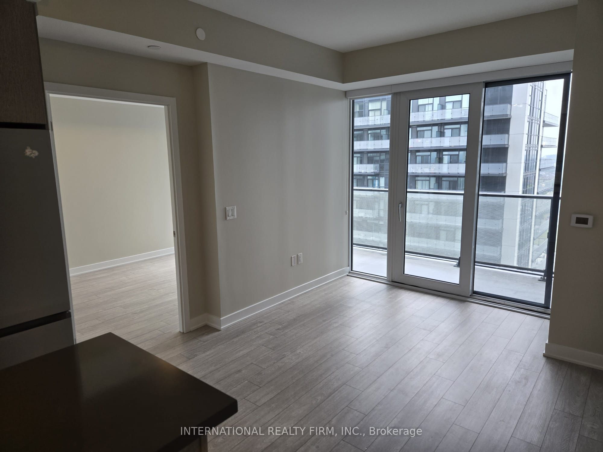 95 Oneida Crescent 1807, Richmond Hill, ON L4B 0H5 photo 2