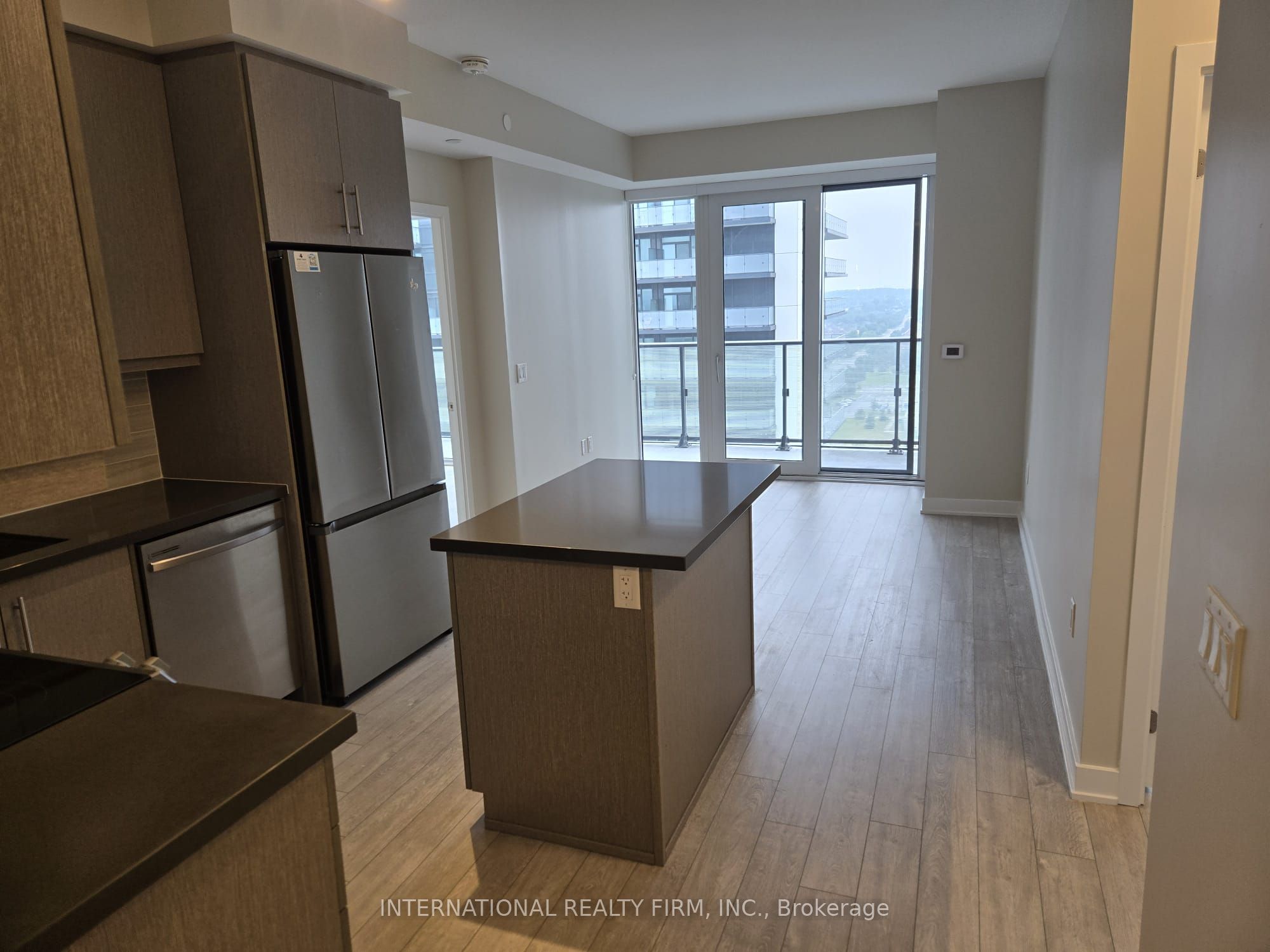 95 Oneida Crescent 1807, Richmond Hill, ON L4B 0H5 photo 3