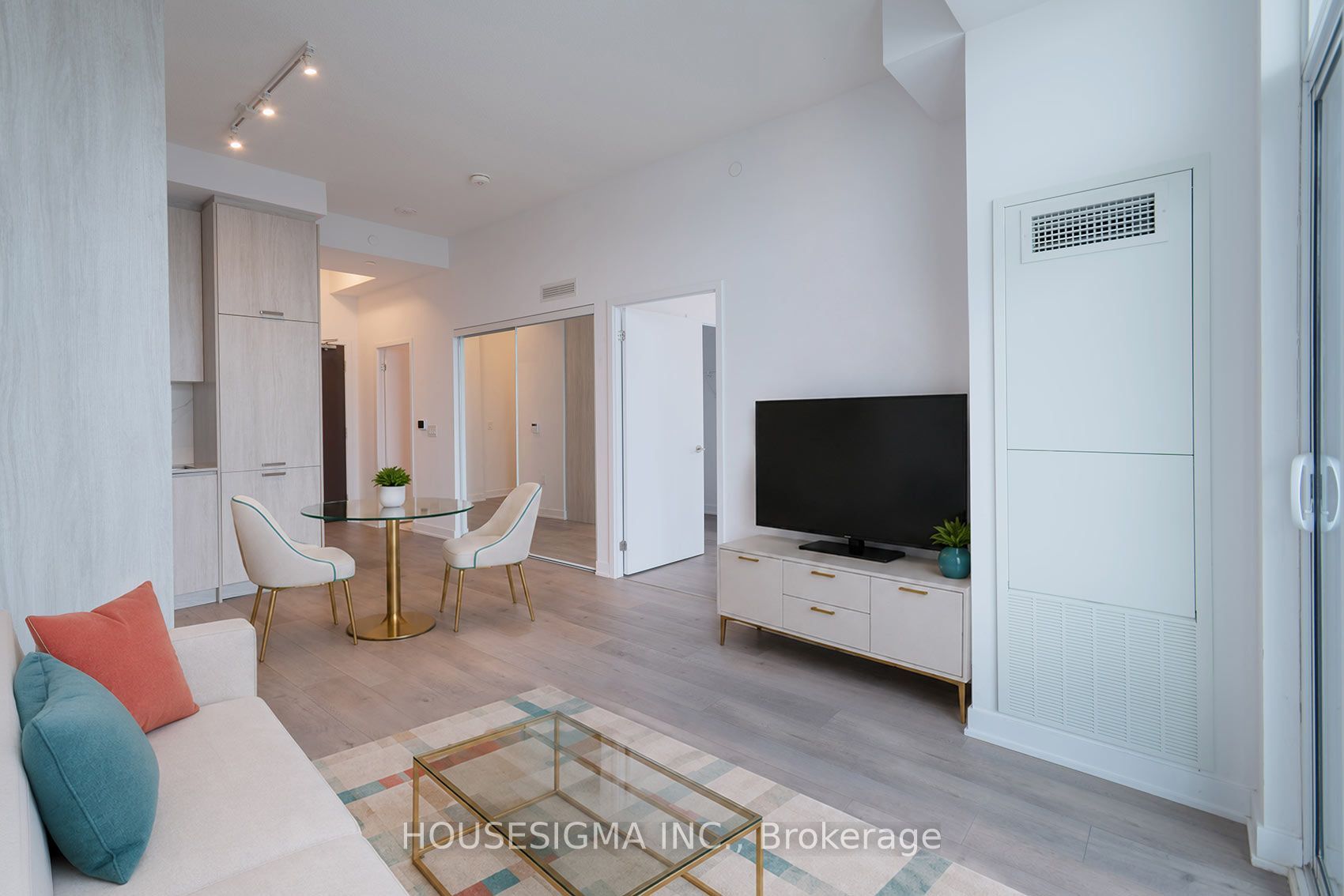 60 Honeycrisp Crescent 1011, Vaughan, ON L4K 0N5 photo 5