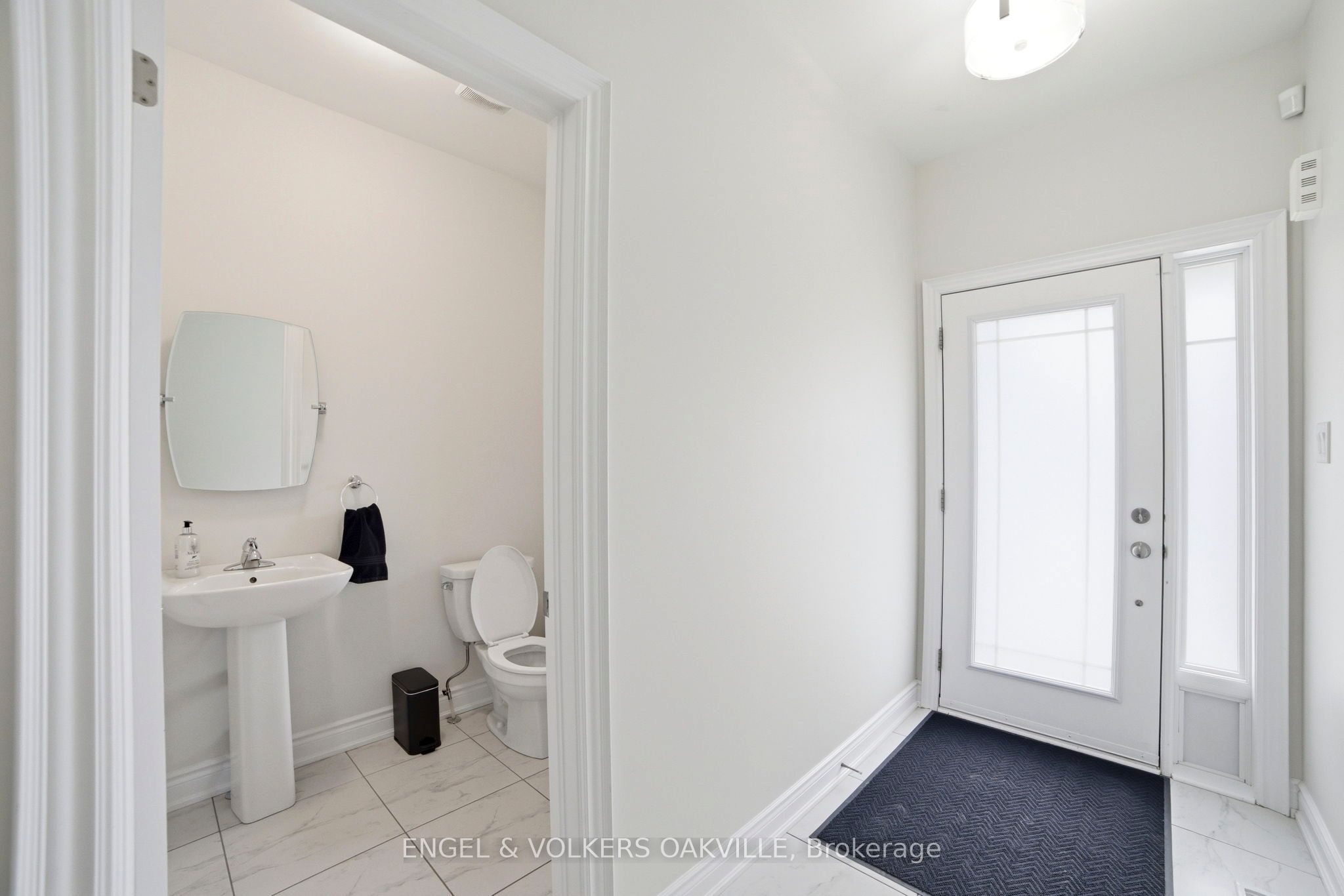 183 Sutherland Avenue, Bradford West Gwillimbury, ON L3Z 4H6 photo 3