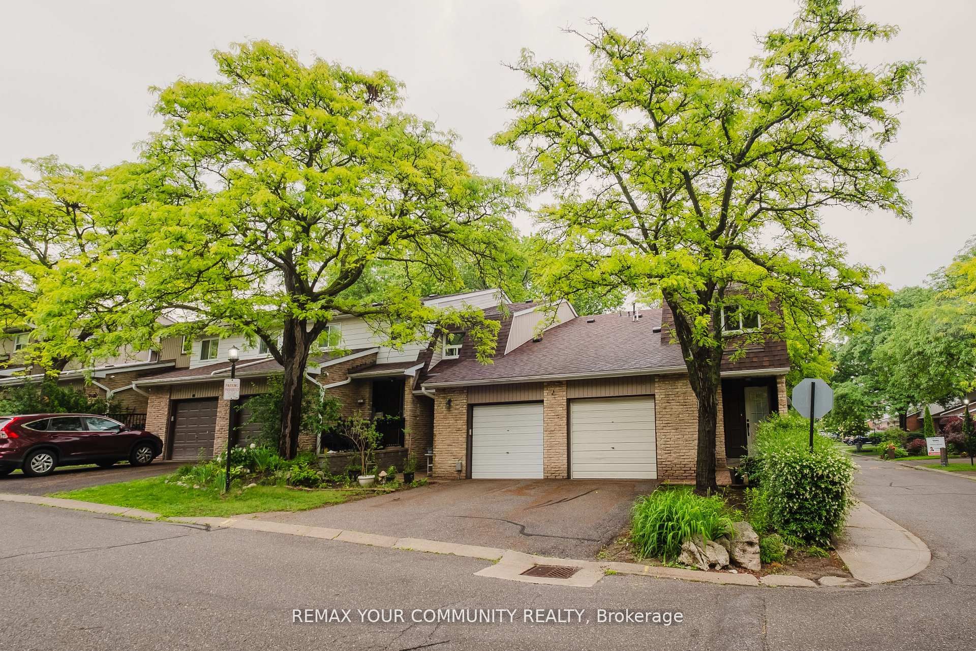 27 Dunkeld Way, Markham, ON L3T 4Y8