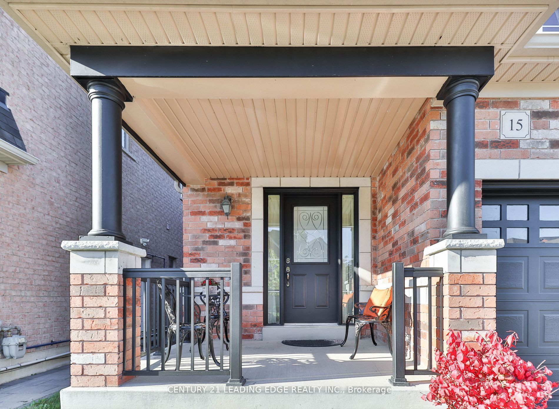 15 Robertdale Court, Whitchurch-Stouffville, ON L4A 0Y5 photo 2