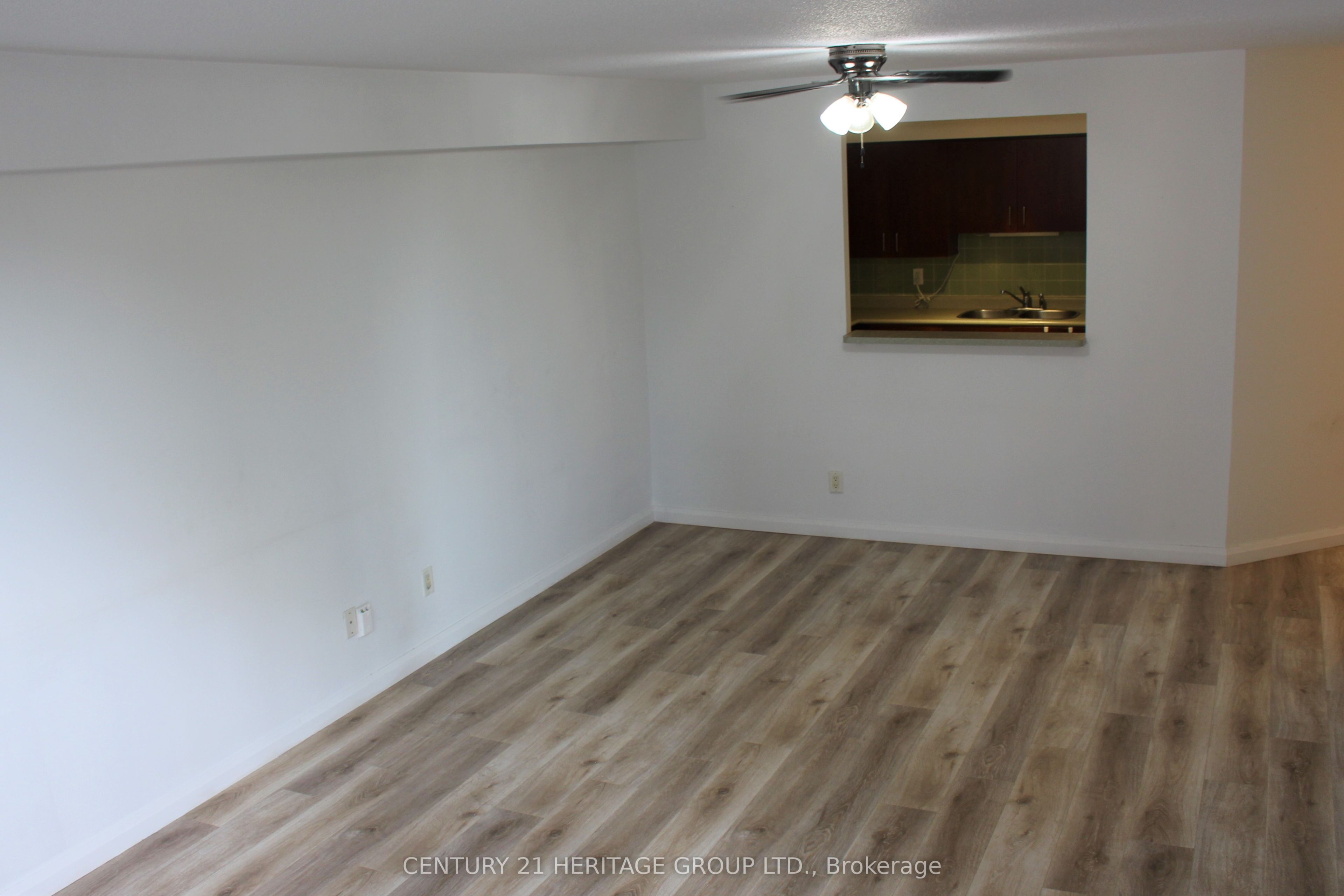 260 Davis Drive 204, Newmarket, ON L3Y 7C3 photo 3