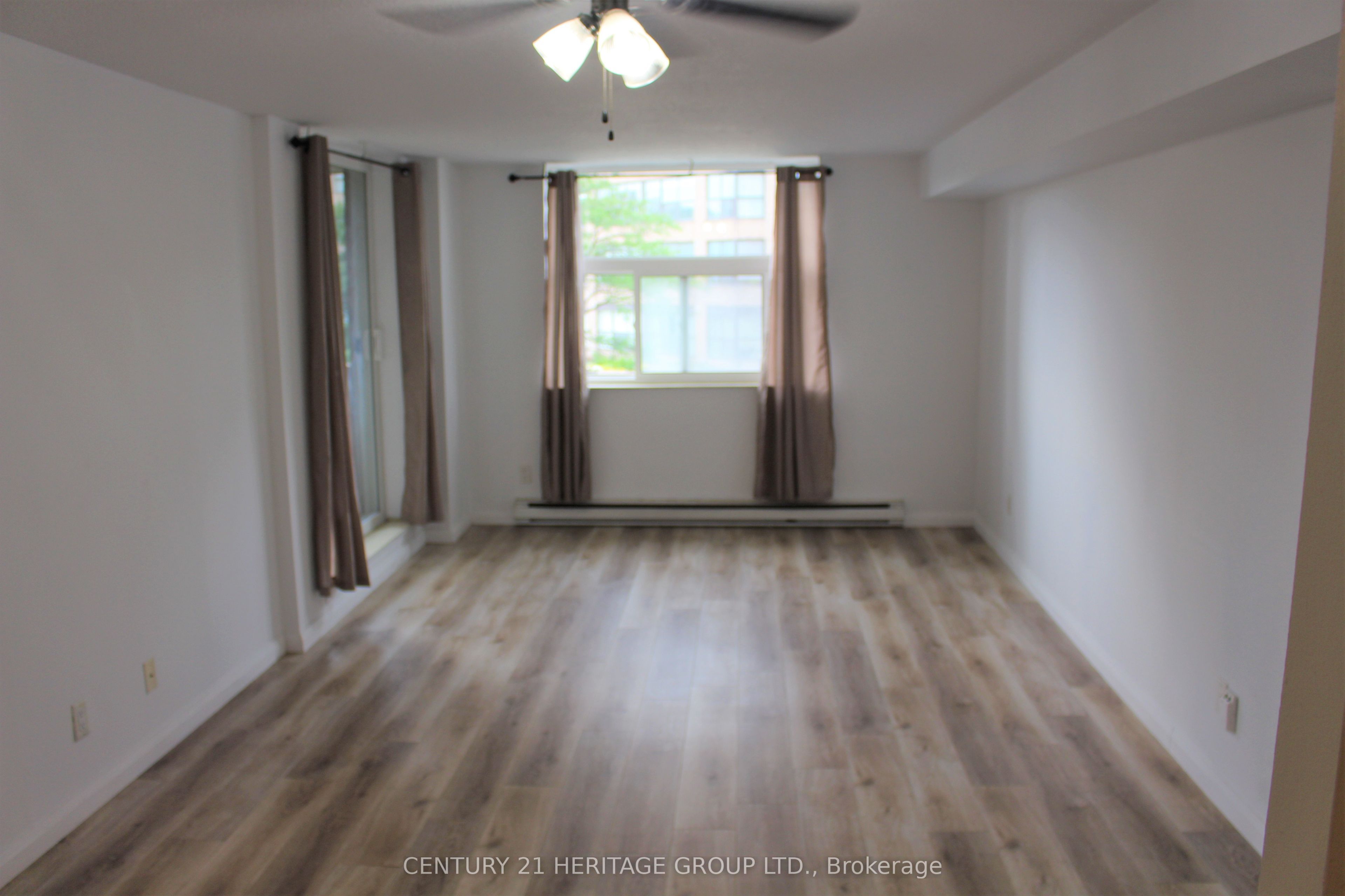260 Davis Drive 204, Newmarket, ON L3Y 7C3 photo 5
