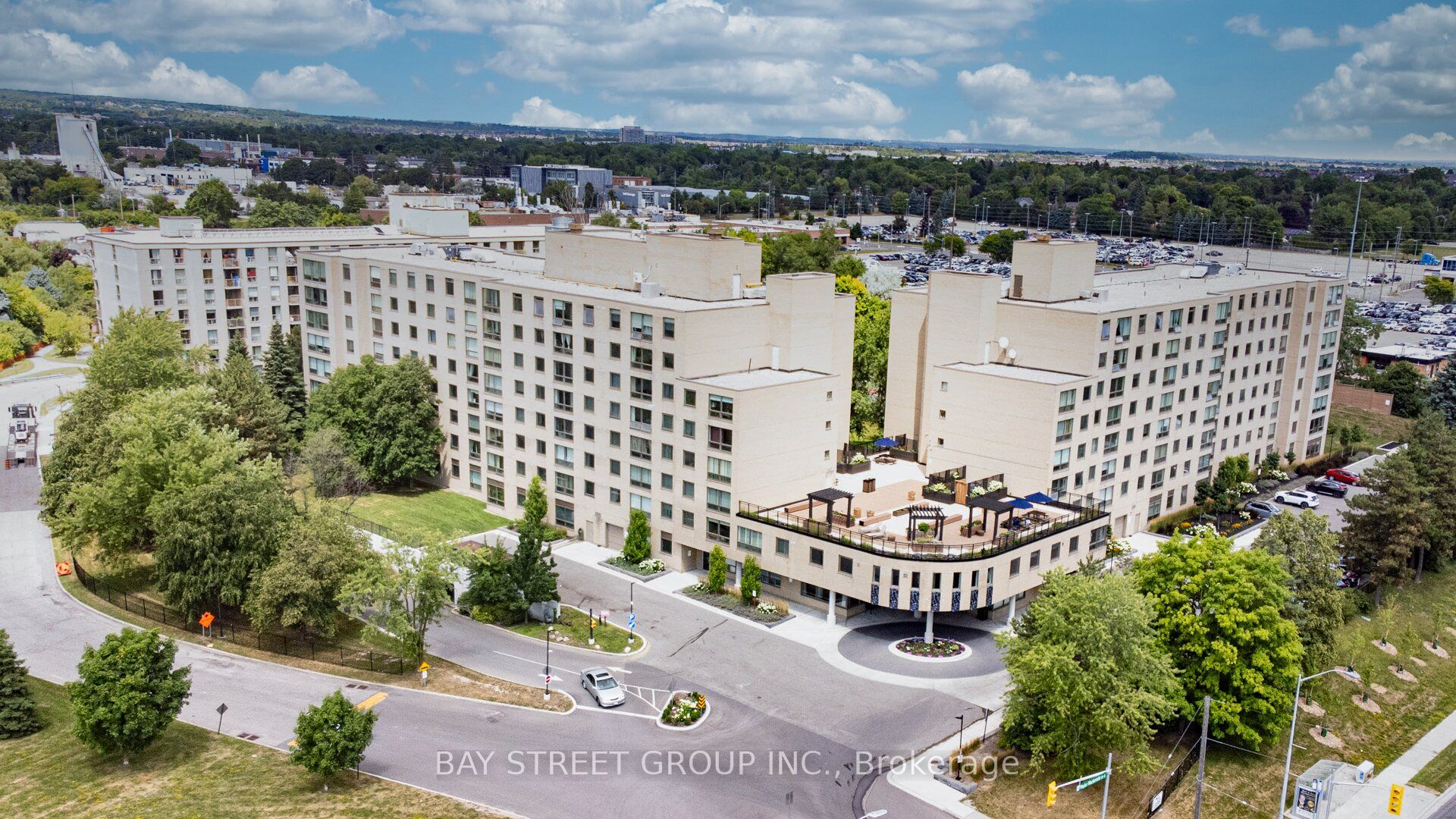 326 Major Mackenzie Drive E 102, Richmond Hill, ON L4C 8T4 photo 2