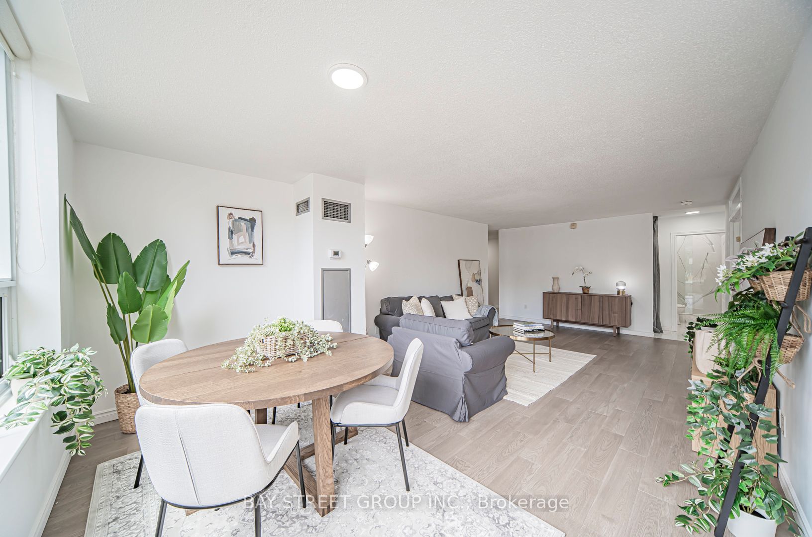 326 Major Mackenzie Drive E 102, Richmond Hill, ON L4C 8T4 photo 5