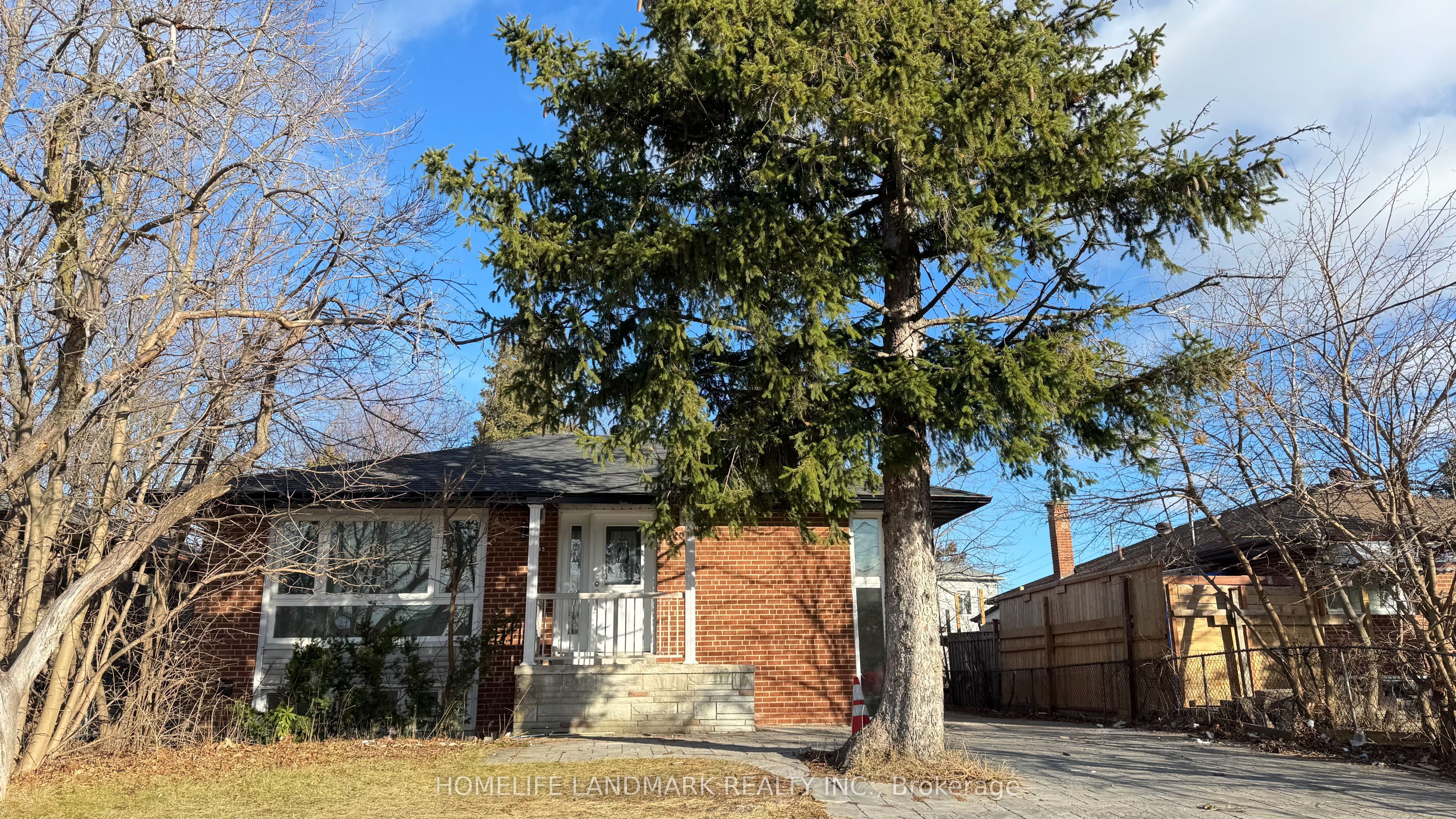 95 Sussex Avenue (Main), Richmond Hill, ON L4C 2E8