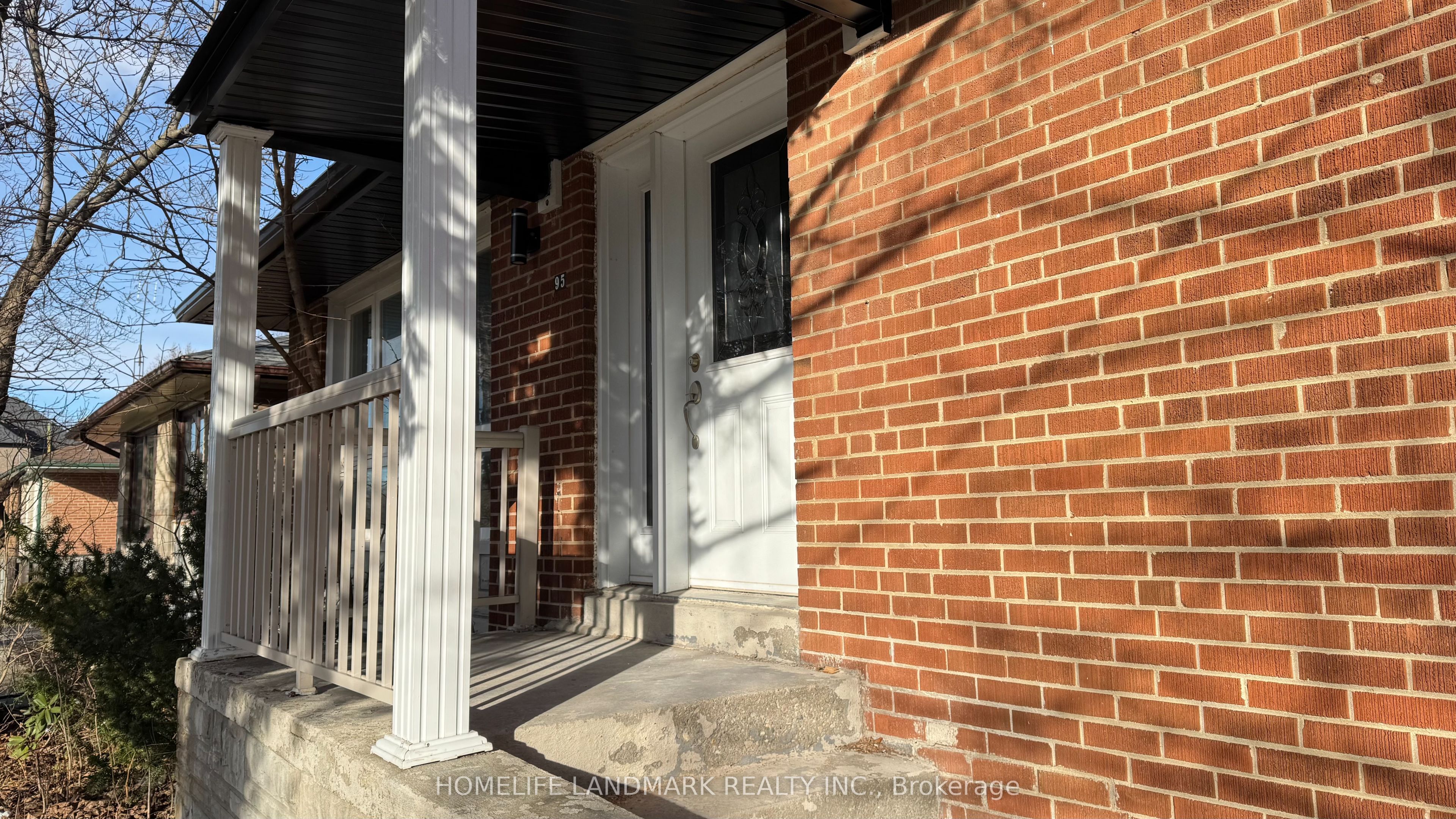 95 Sussex Avenue (Main), Richmond Hill, ON L4C 2E8 photo 2