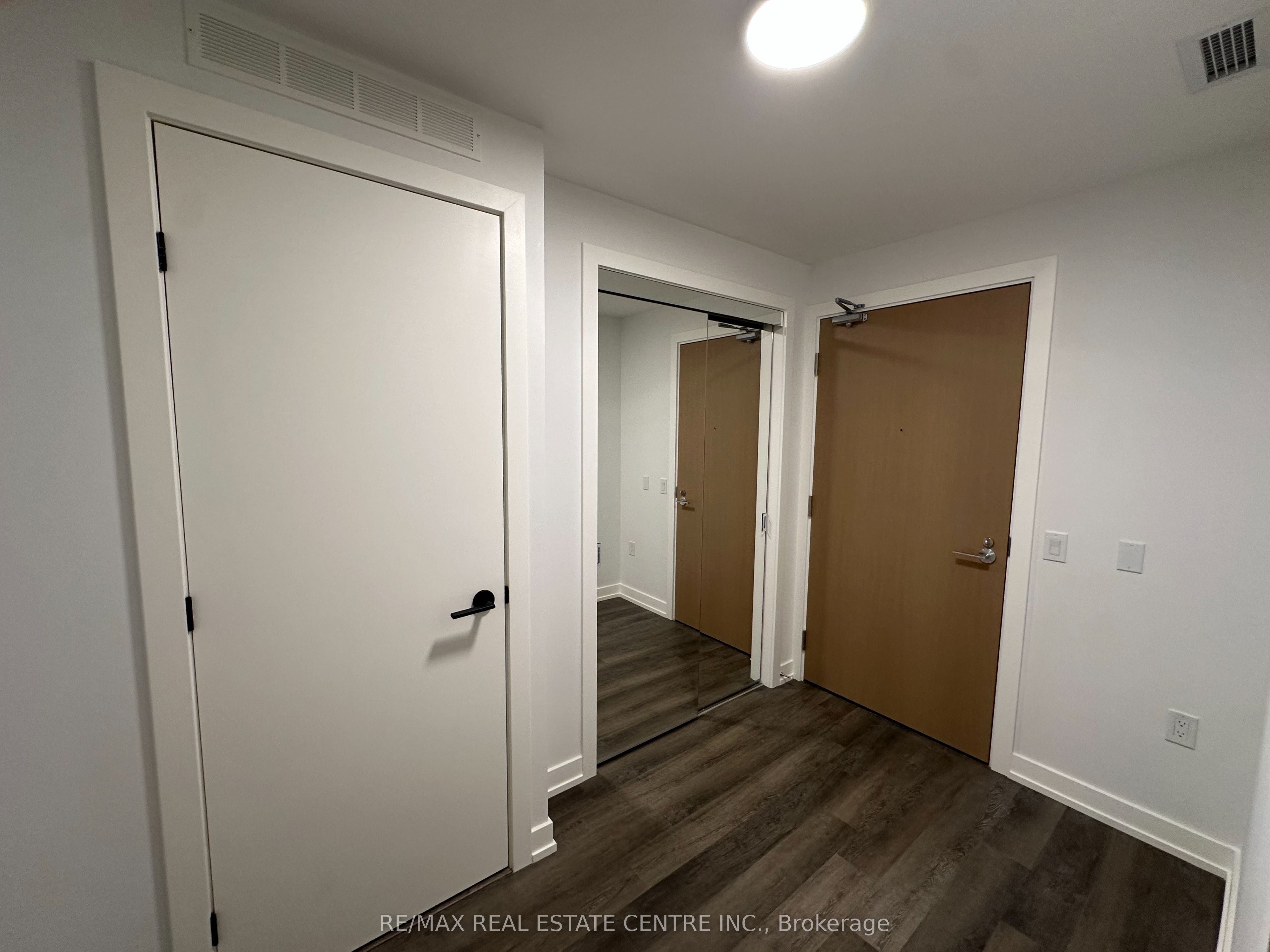 21 Meadowdale Road 409, Vaughan, ON L4K 0H6 photo 5