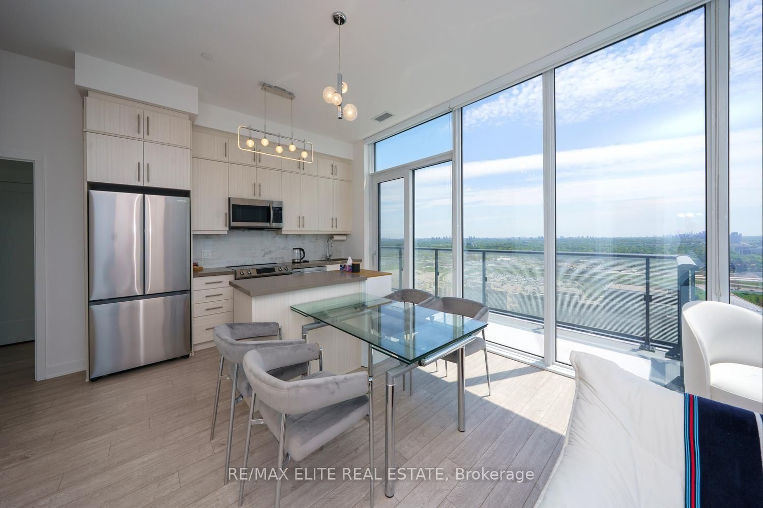105 Oneida Crescent PH 10, Richmond Hill, ON L4B 0H6