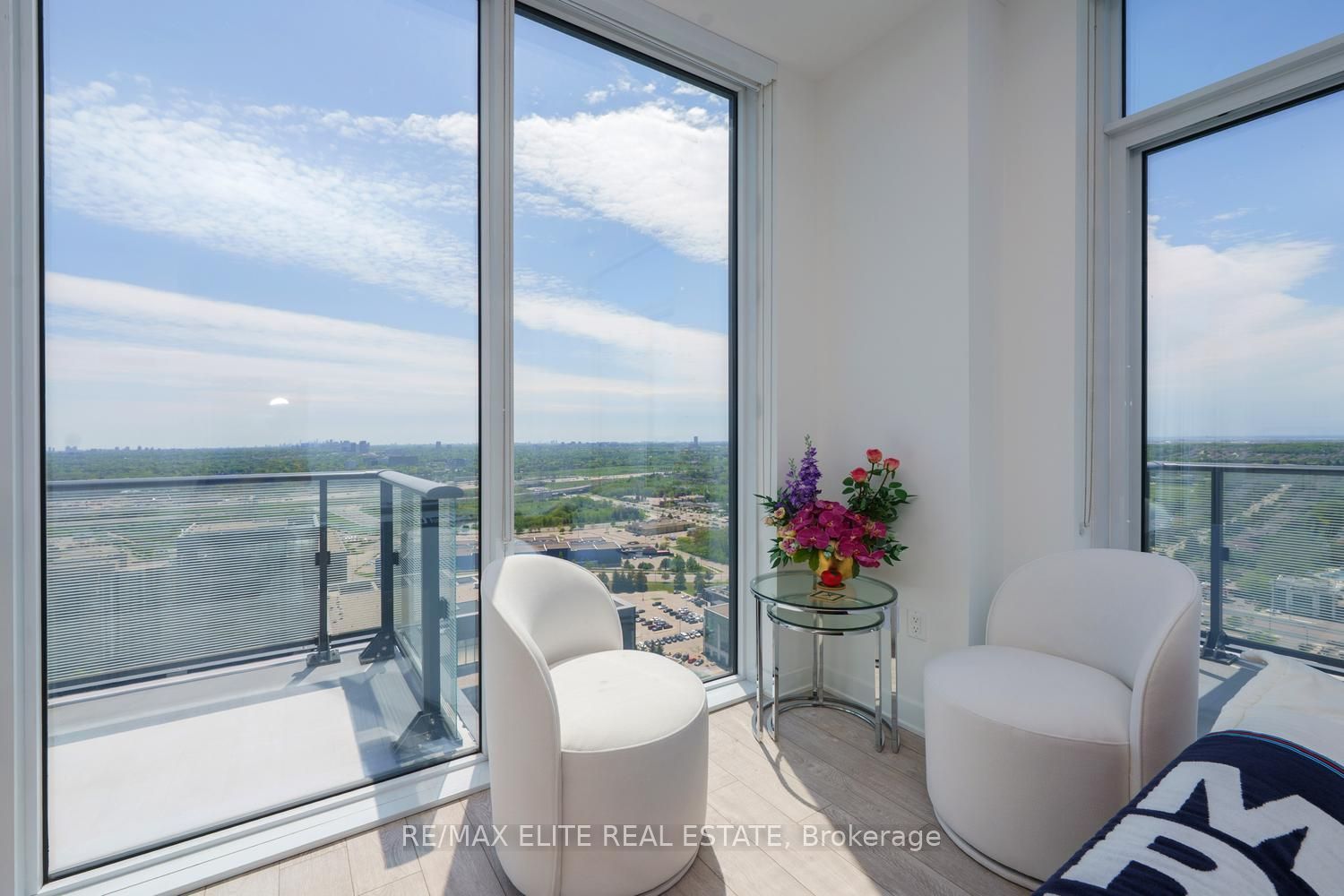 105 Oneida Crescent PH 10, Richmond Hill, ON L4B 0H6 photo 5