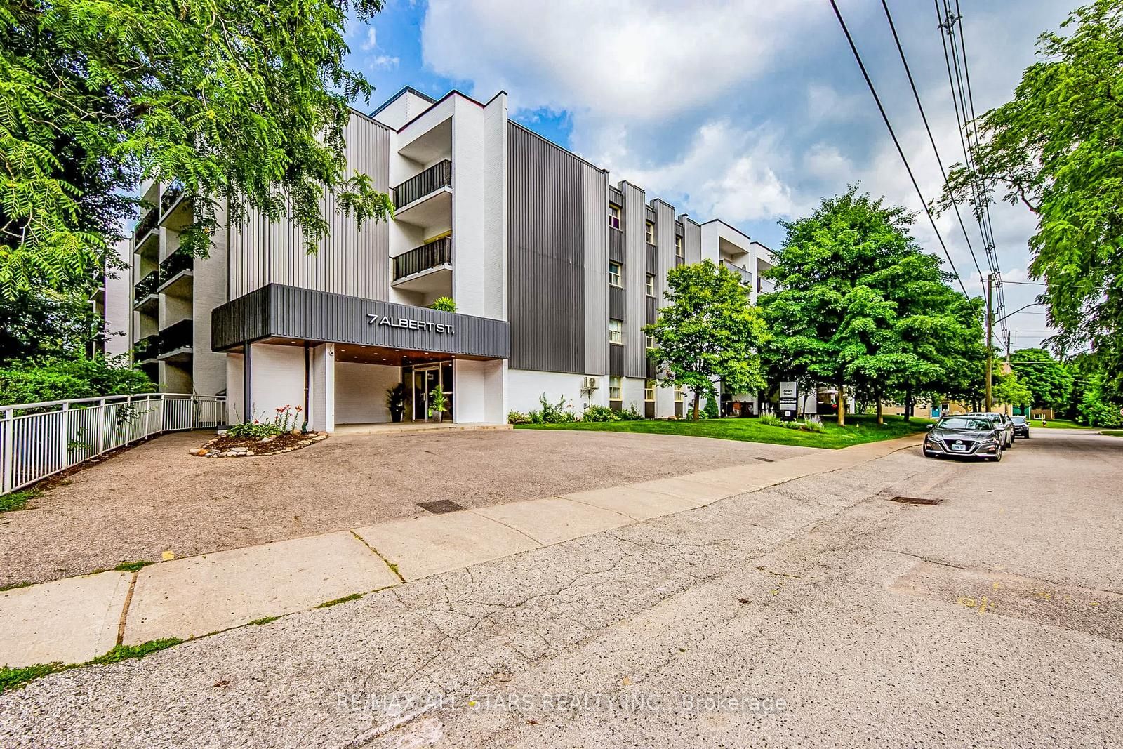7 Albert Street 403, Whitchurch-Stouffville, ON L4A 4H2