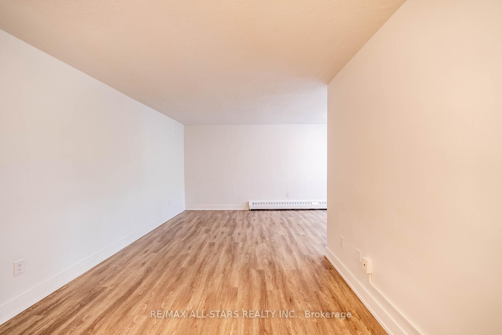 7 Albert Street 403, Whitchurch-Stouffville, ON L4A 4H2 photo 4