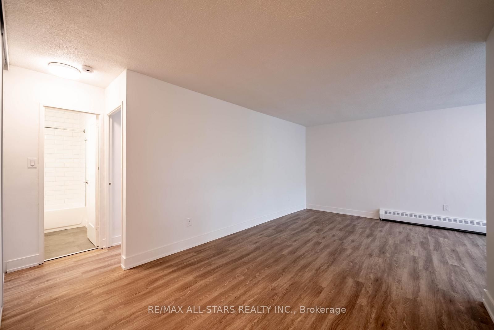 7 Albert Street 403, Whitchurch-Stouffville, ON L4A 4H2 photo 5
