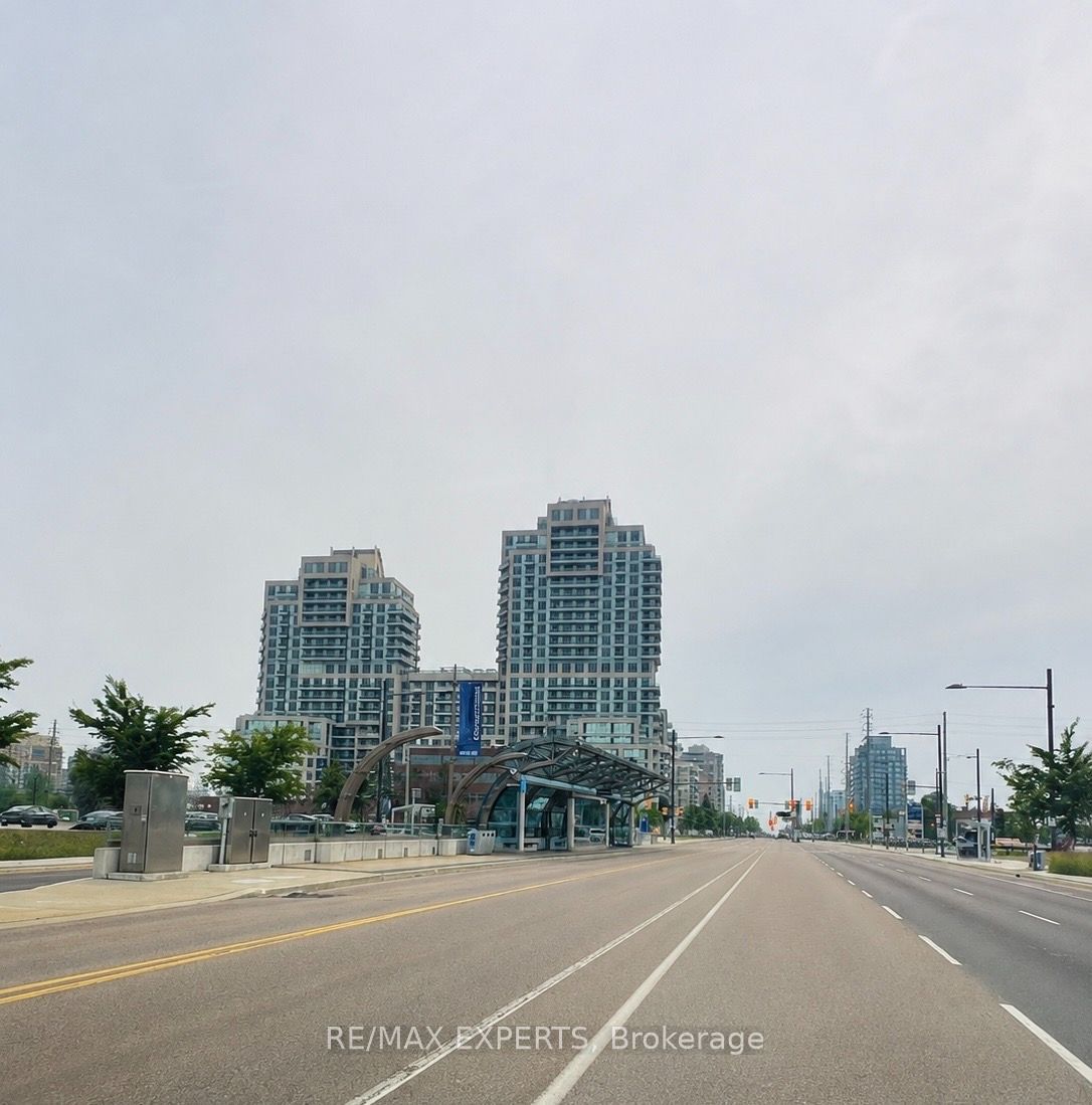 9205 Yonge Street 1611, Richmond Hill, ON L4C 1V5 photo 3