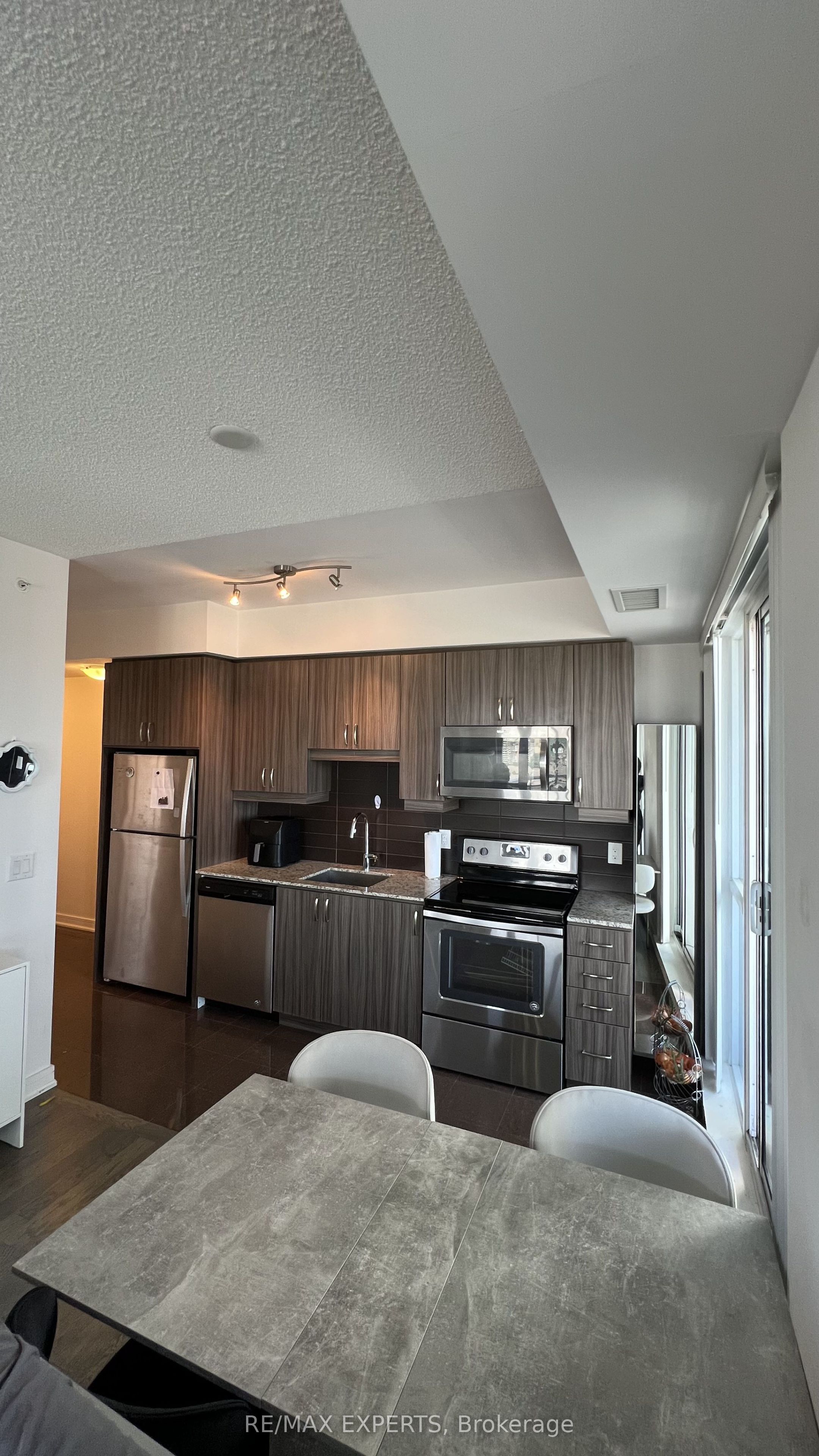 9205 Yonge Street 1611, Richmond Hill, ON L4C 1V5 photo 4