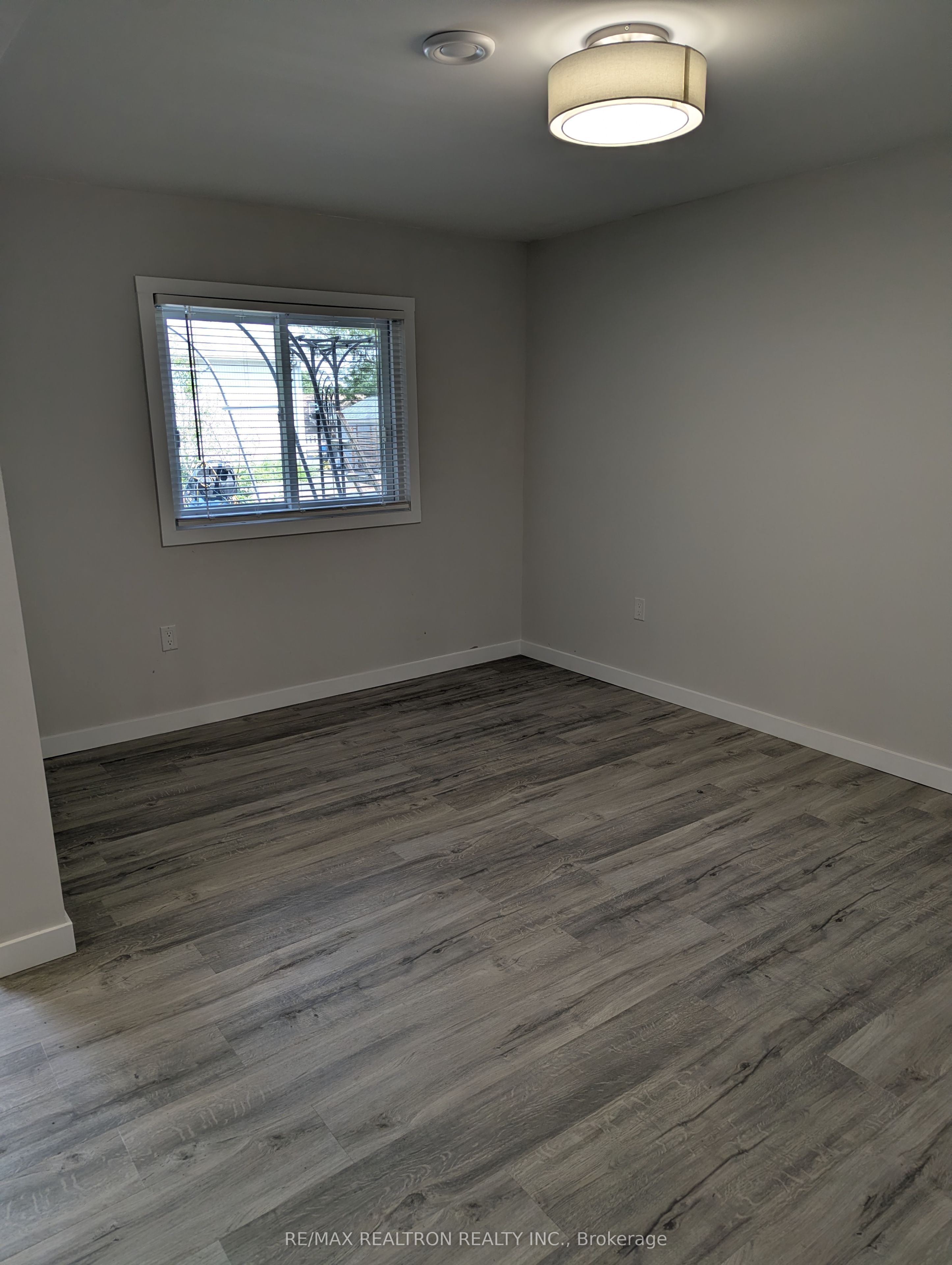 47B Drury Street, Bradford West Gwillimbury, ON L3Z 1W9 photo 3