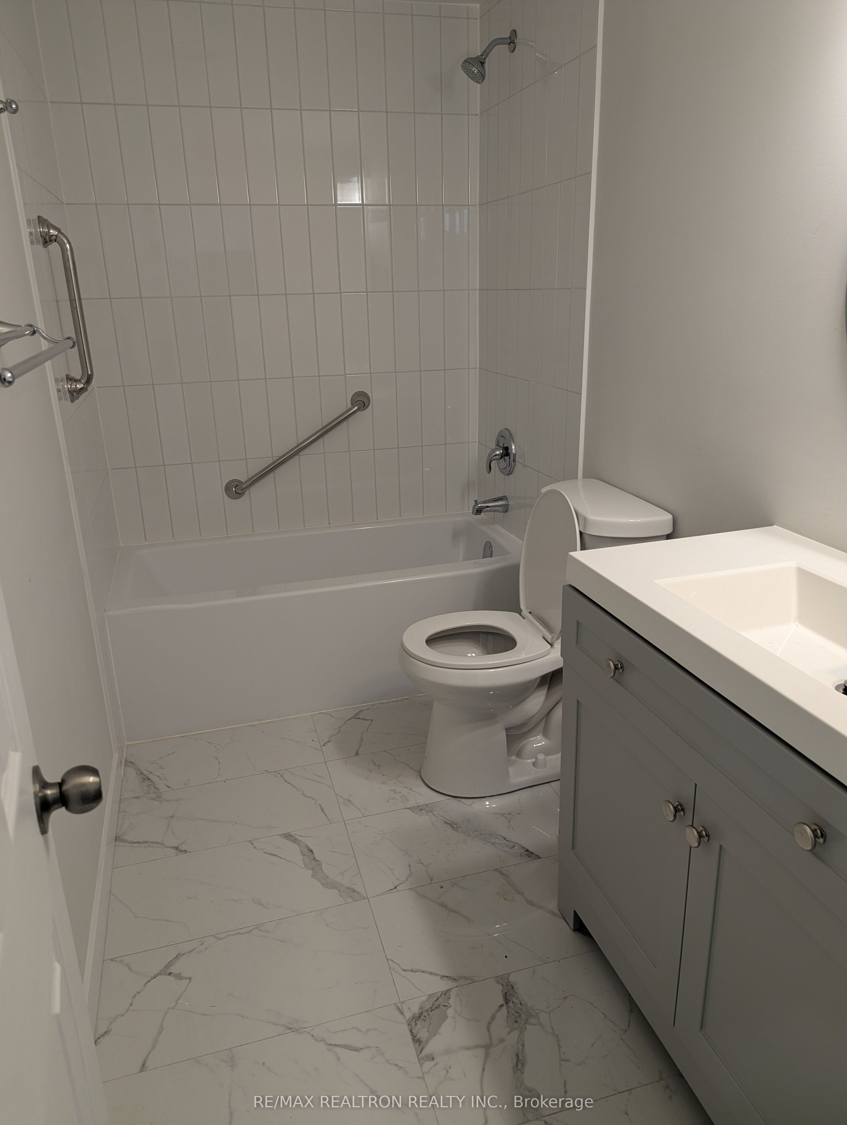 47B Drury Street, Bradford West Gwillimbury, ON L3Z 1W9 photo 4