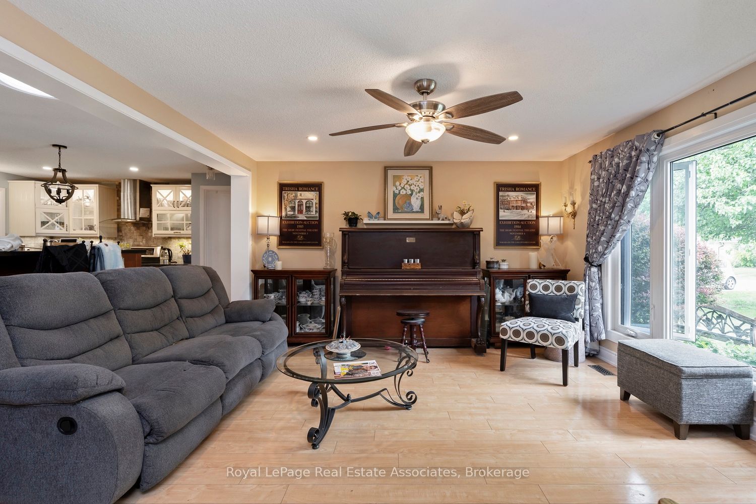 11 Tamarack Court, New Tecumseth, ON L0G 1W0 photo 2