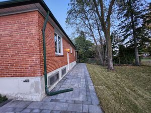 67 Rockport Crescent Bsmt, Richmond Hill, ON L4C 2L7 photo 2