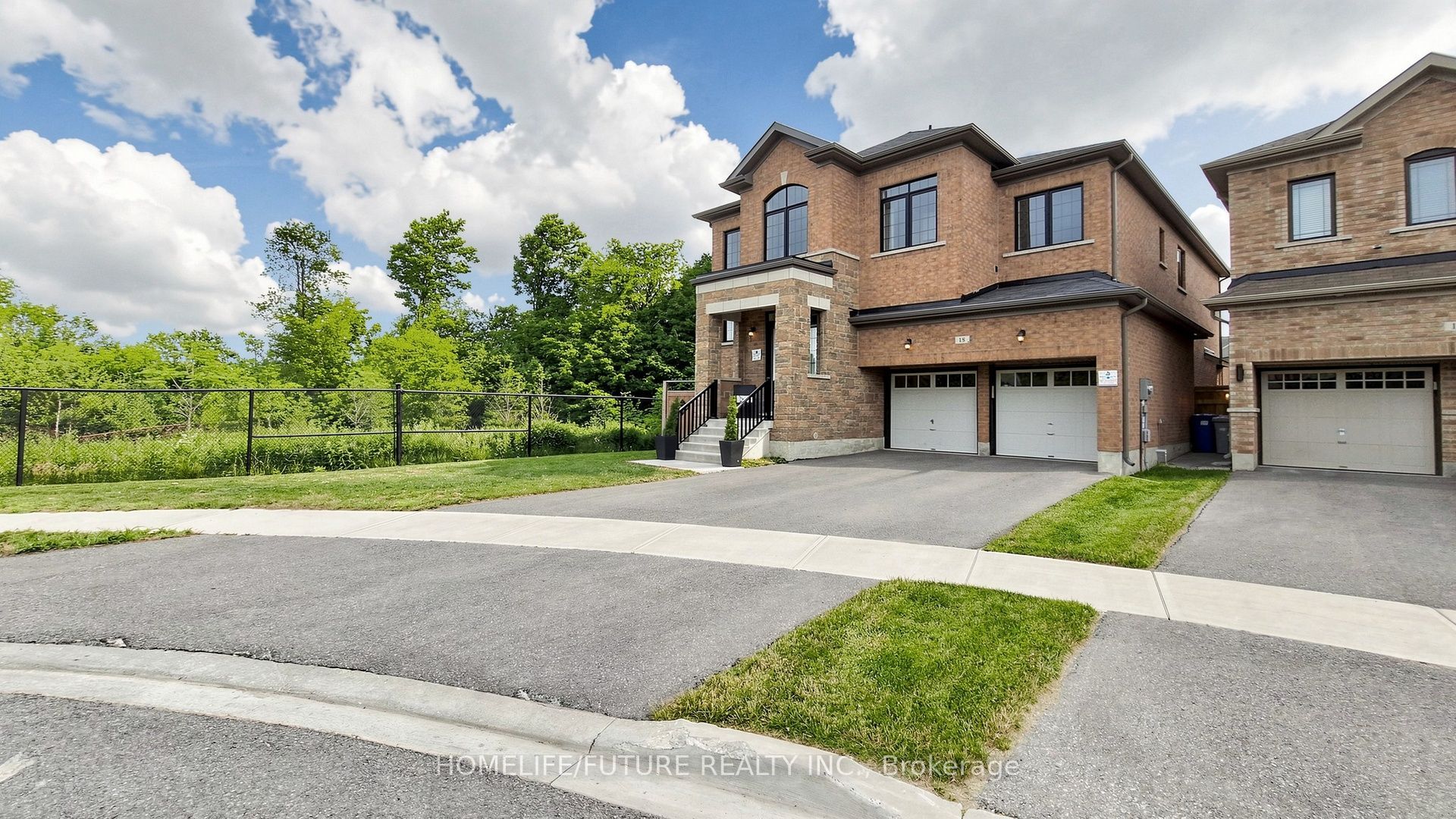 18 Ken Betz Court, Whitchurch-Stouffville, ON L4A 4P5 photo 2