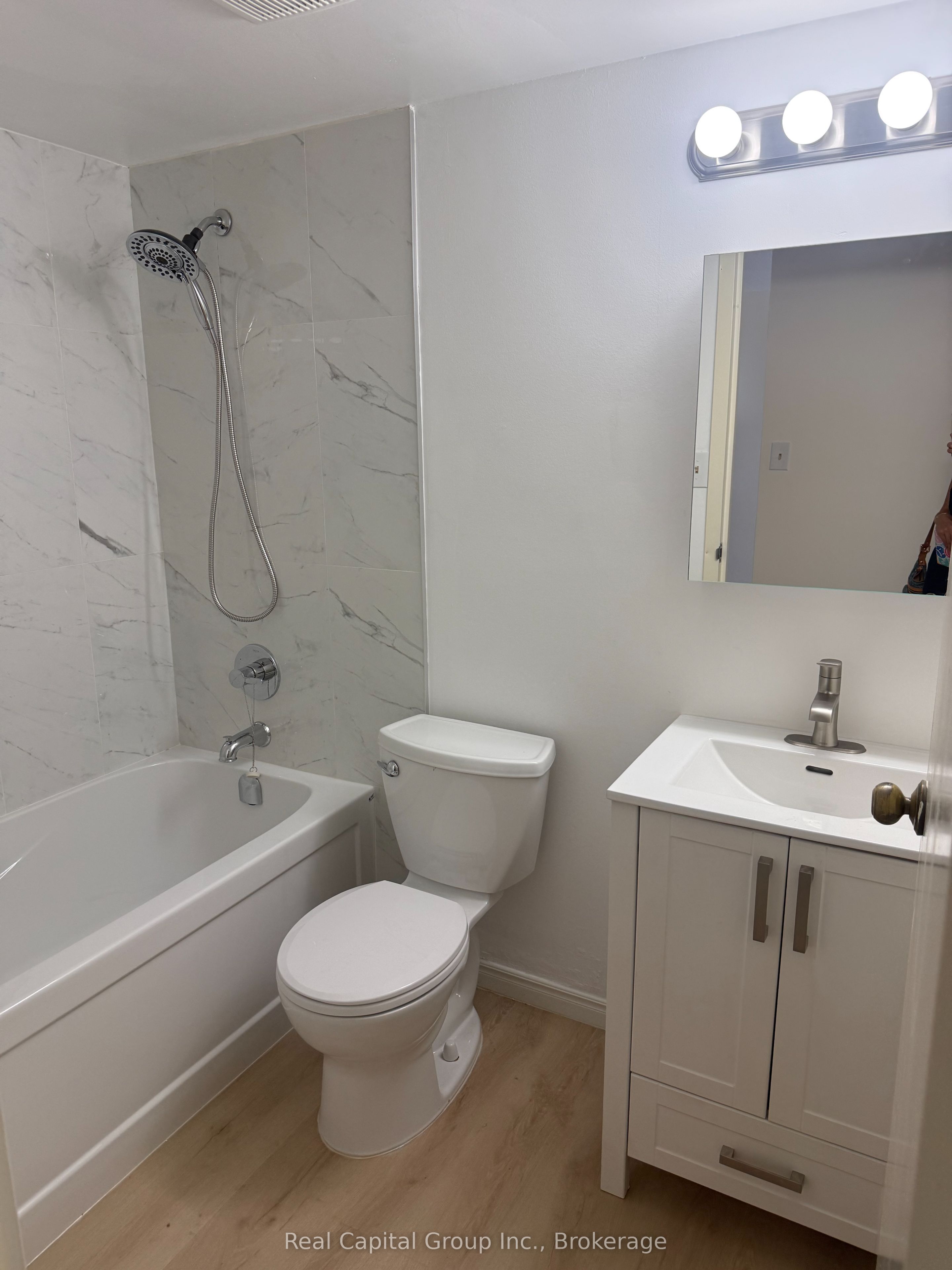 10330 Yonge Street W 615, Richmond Hill, ON L4C 5N1 photo 2