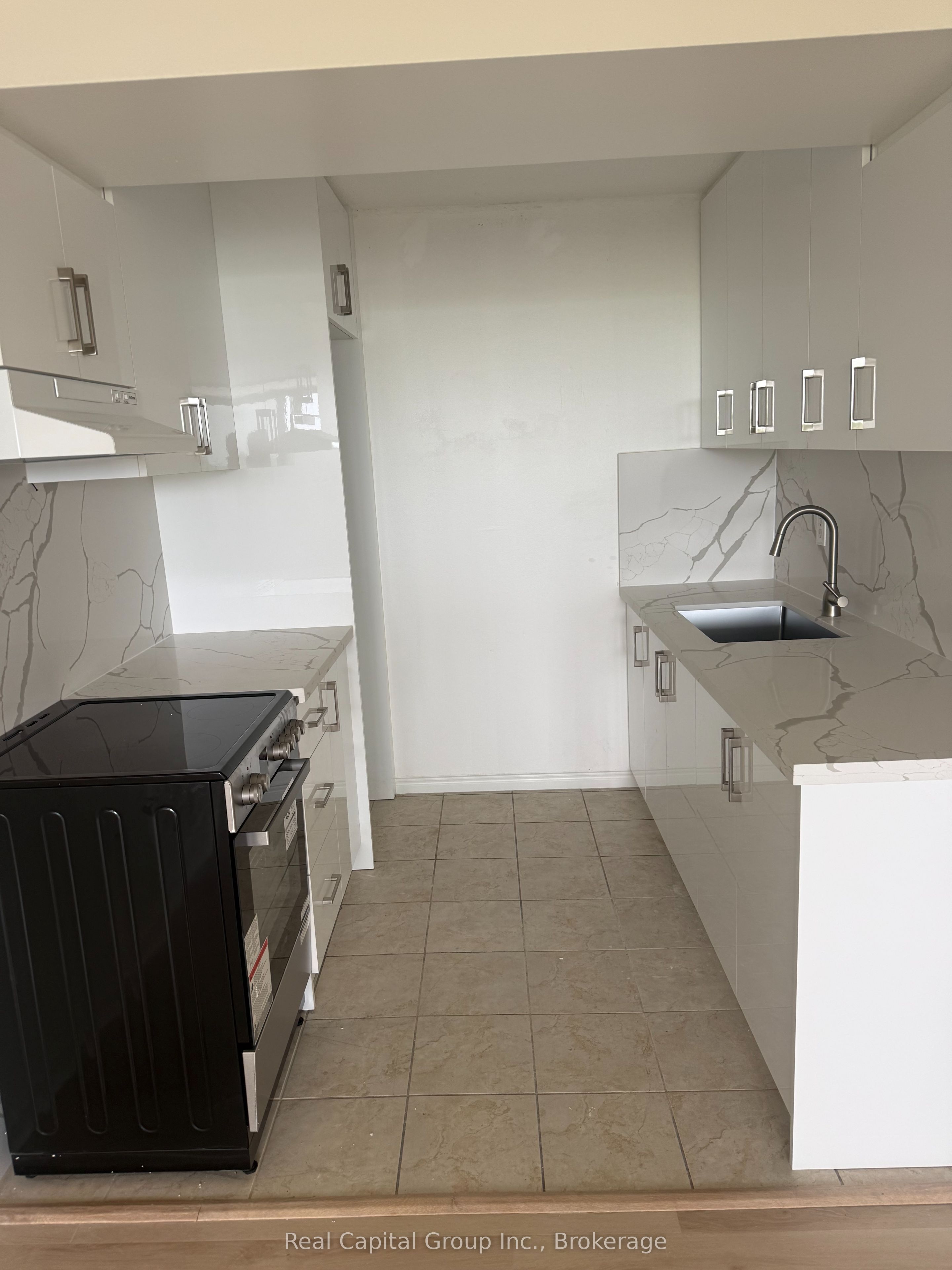 10330 Yonge Street W 615, Richmond Hill, ON L4C 5N1 photo 5