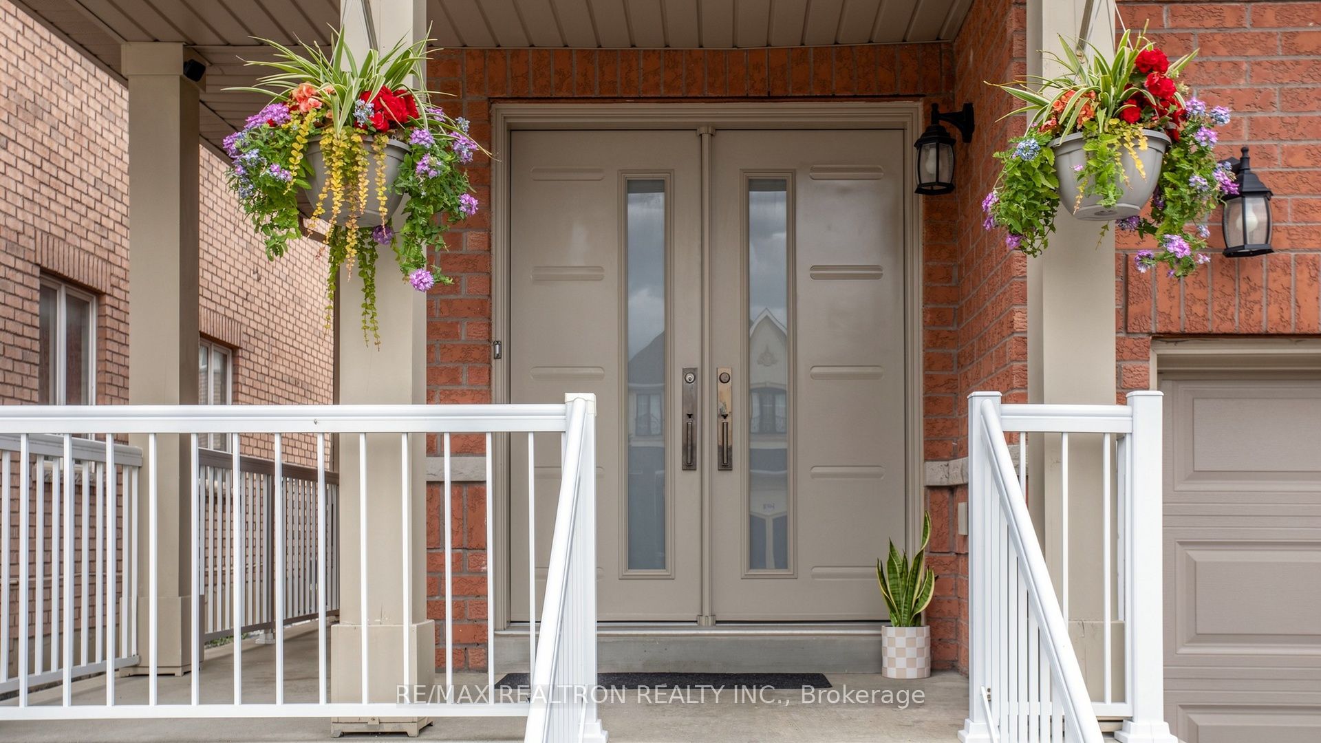 492 Pleasant Ridge Avenue, Vaughan, ON L4J 8X2 photo 2