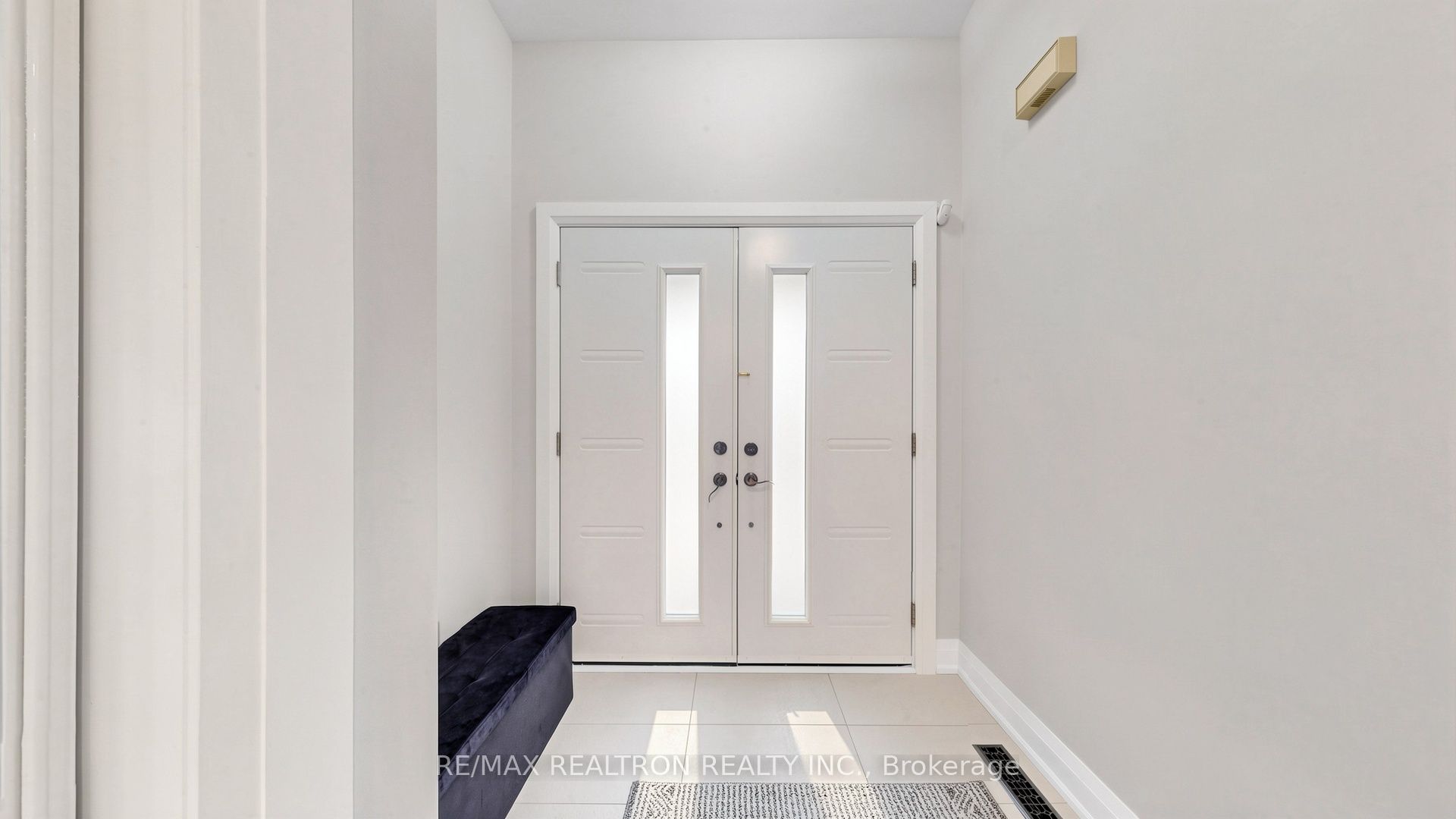 492 Pleasant Ridge Avenue, Vaughan, ON L4J 8X2 photo 3
